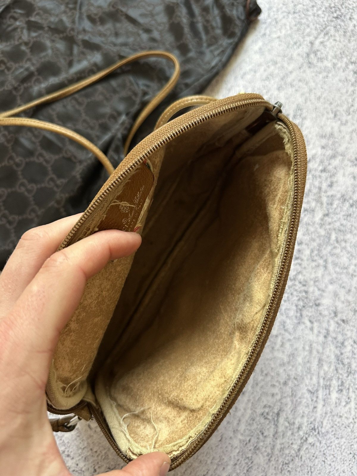 Gucci 80’s GUCCI GG Supreme Coated Canvas Zip Crossbody Bag Size ONE SIZE - 19 Thumbnail