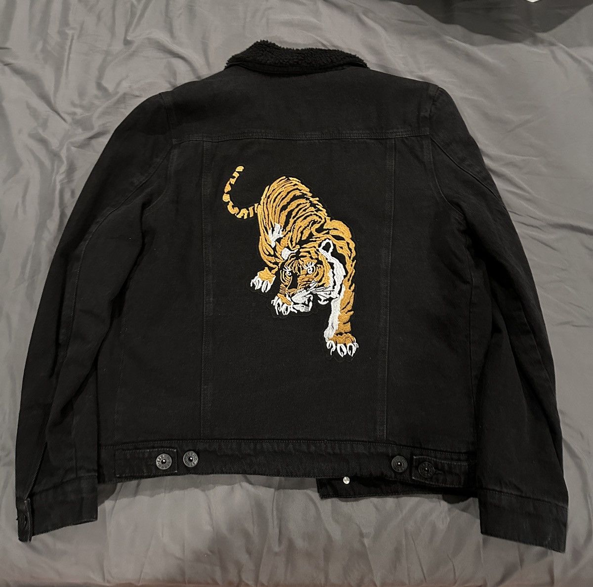 Guess × Vintage Guess Custom Denim Sherpa Jacket Tiger Size US M / EU 48-50 / 2 - 1 Thumbnail
