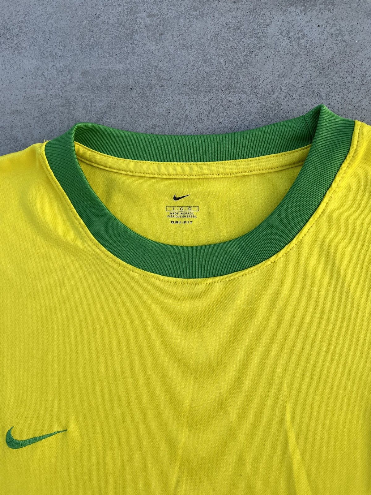 Vintage 2006 Football Shirt Nike Brazil Soccer Jersey Home Y2K Size US L / EU 52-54 / 3 - 4 Thumbnail