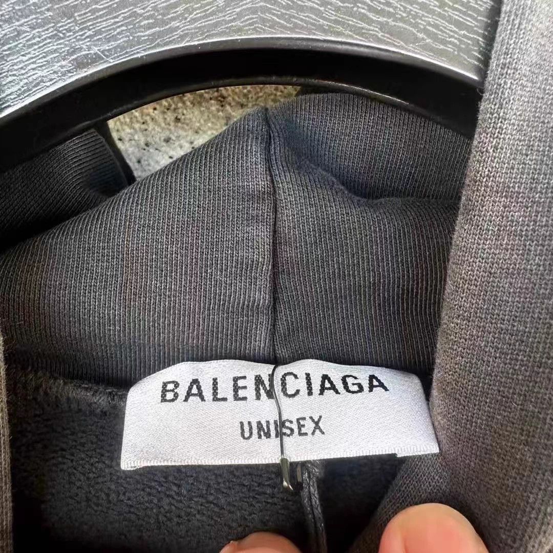 Balenciaga Balenciaga Batwing Oversize Sweater XXS NWT Size US XXS / EU 40 - 2 Thumbnail
