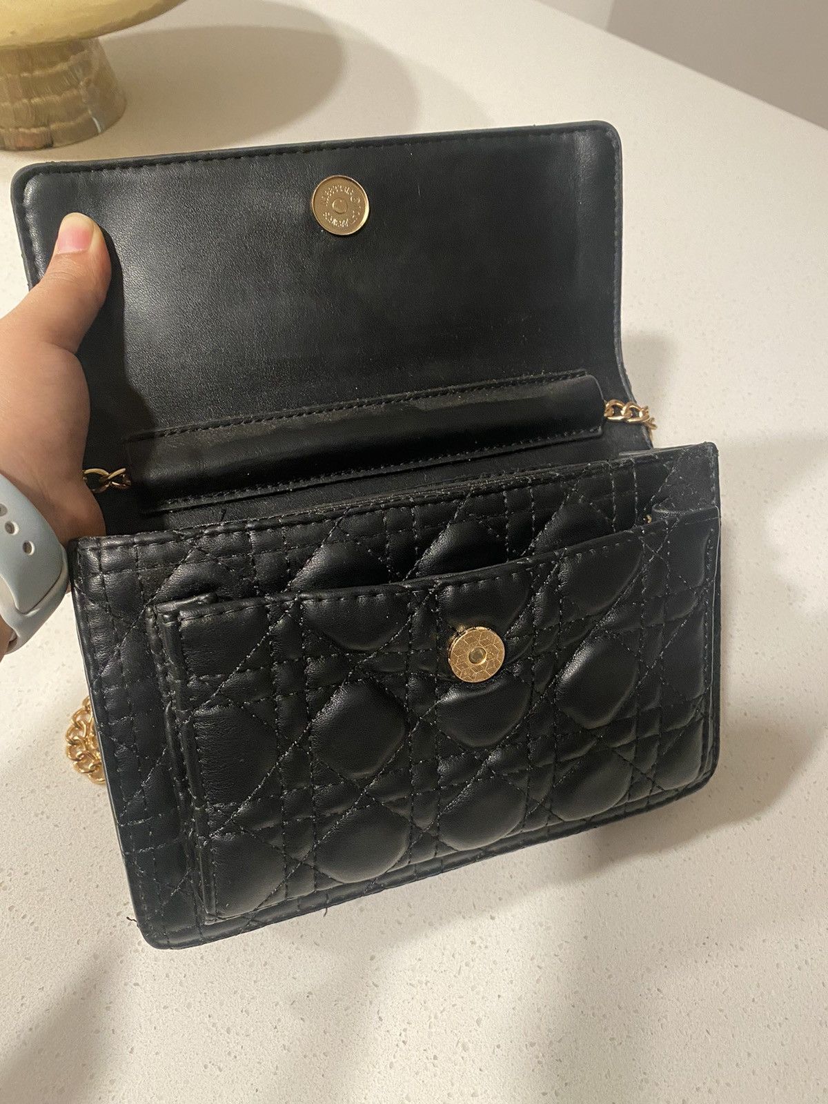 Other Designer Style Crossbody Bag Black with Gold Chain Strap Size ONE SIZE - 6 Thumbnail