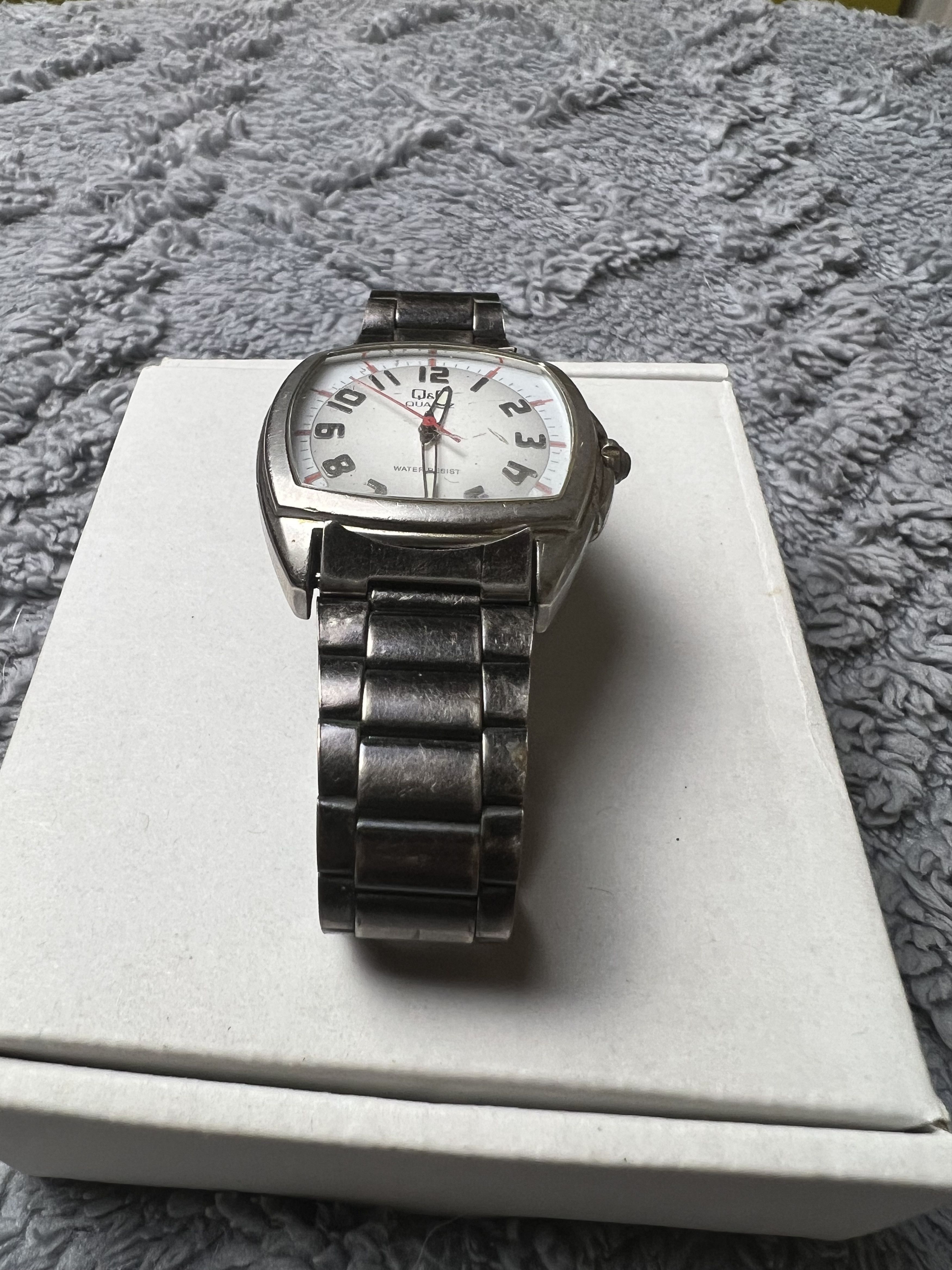 Vintage Futuristic Minimalistic Q&Q Japanese Style Bracelet Watch Size ONE SIZE - 5 Thumbnail