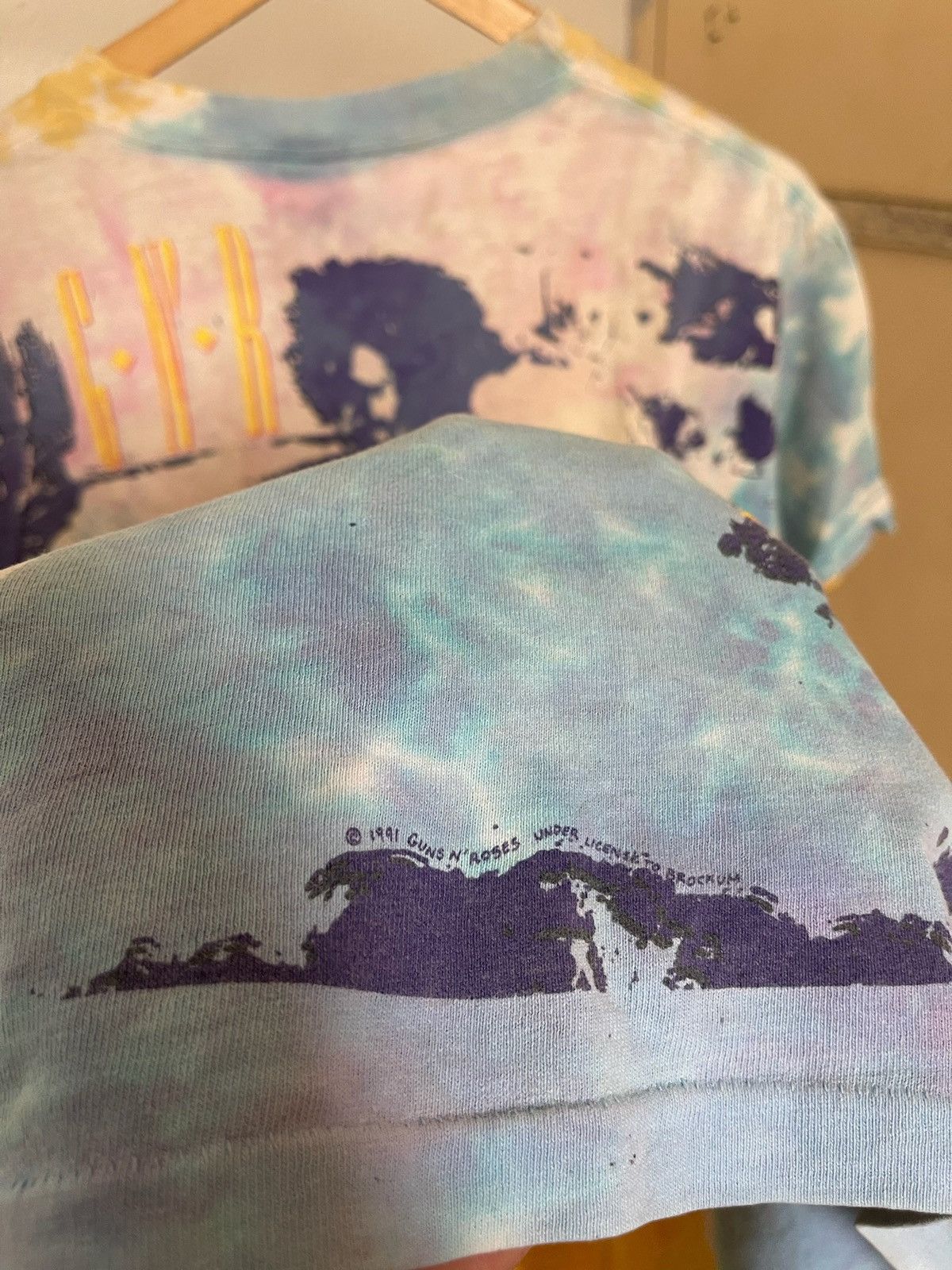 Band Tees × Vintage Vintage Guns N Roses Liquid Blue Tie Dye Tshirt Size US L / EU 52-54 / 3 - 6 Thumbnail