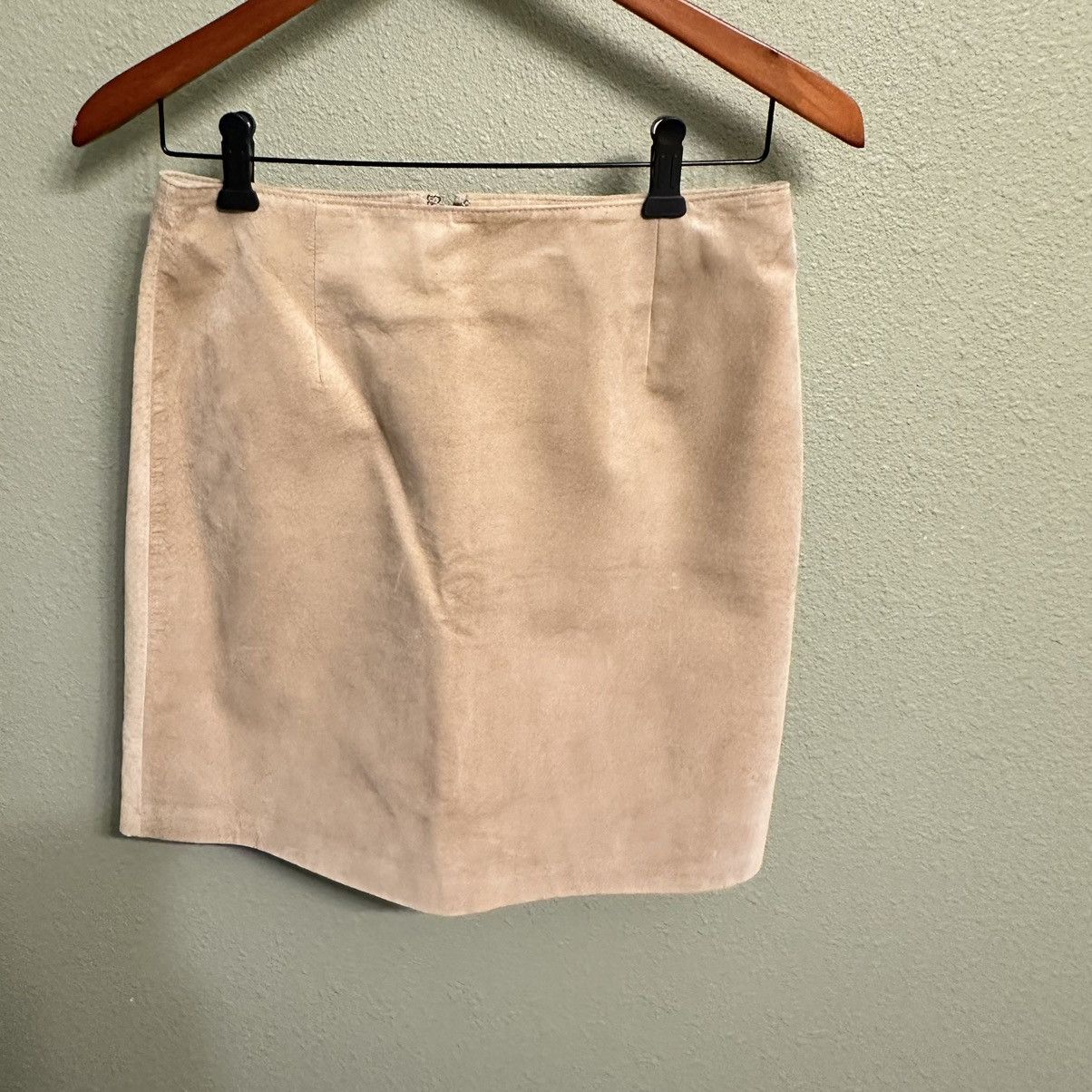 Ann Taylor Ann Taylor Tan Suede Skirt Size 27" / US 4 / IT 40 - 1 Thumbnail
