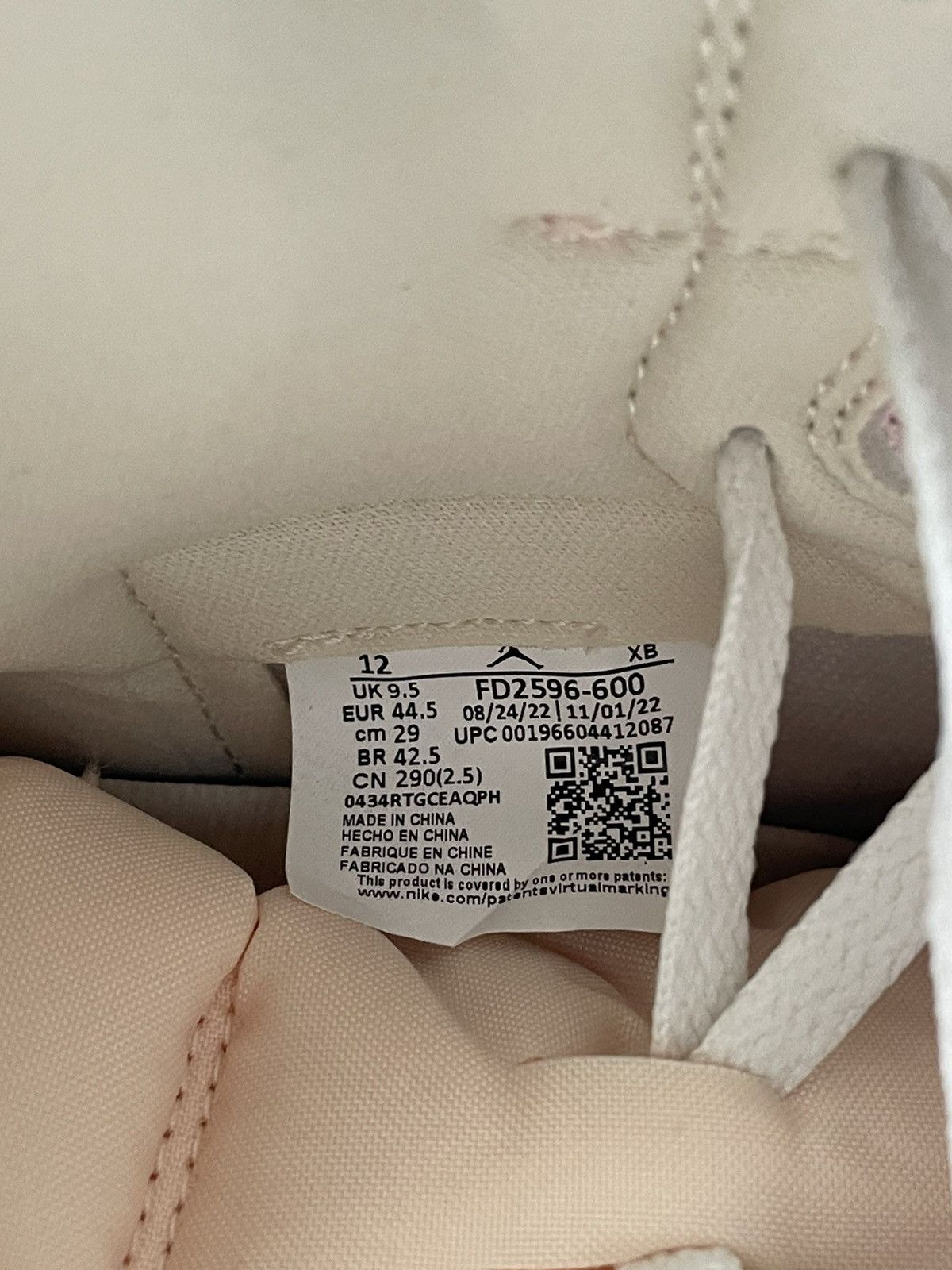Jordan Brand WMNS AIR JORDAN 1 RETRO HI OG/ Size US 12 / EU 45 - 6 Thumbnail