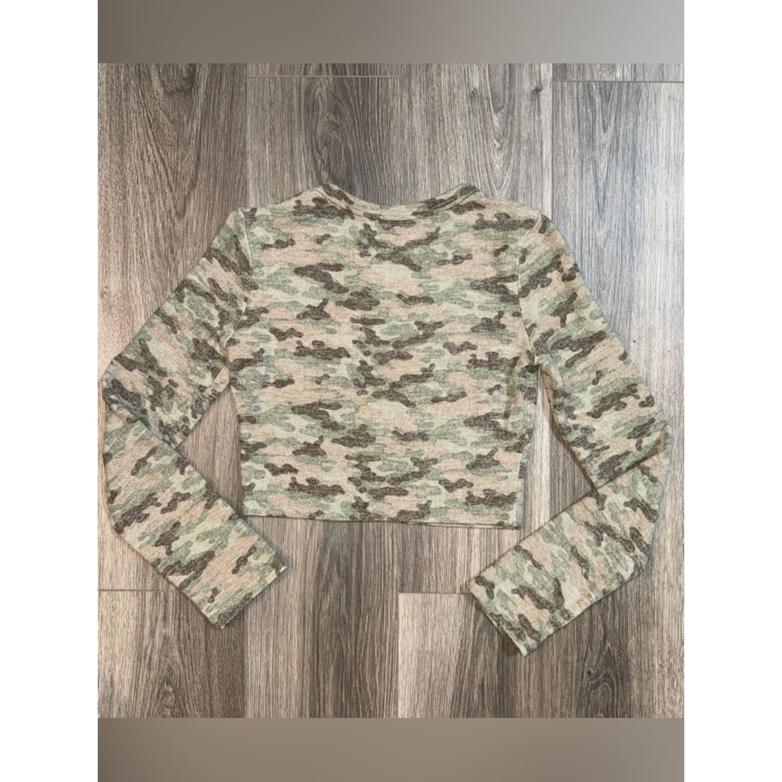Zara Zara Soft Camo Print Crop Top Size Large Long Sleeves Size L / US 10 / IT 46 - 3 Thumbnail