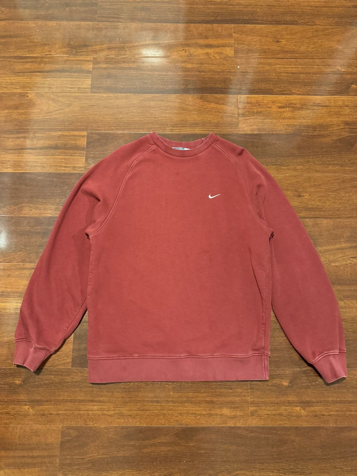Nike × Vintage Y2k Burgundy Nike Swoosh Chest Logo Crewneck Size US L / EU 52-54 / 3 - 1 Thumbnail