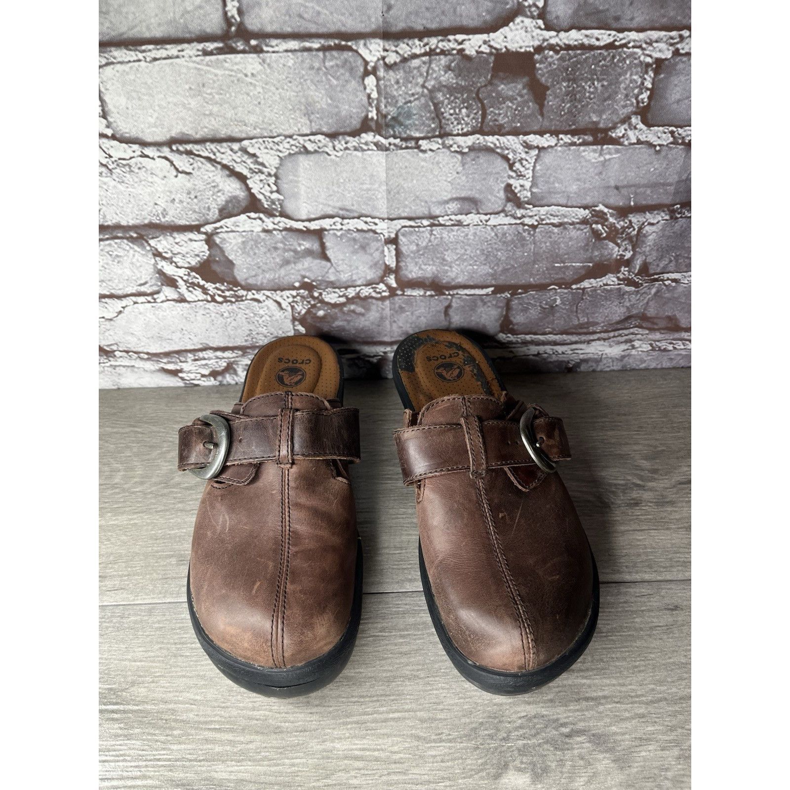 Crocs CROCS COBBLER Brown Leather Brass Buckle Heel Clogs Shoes Wo Size US 7 / IT 37 - 14 Thumbnail
