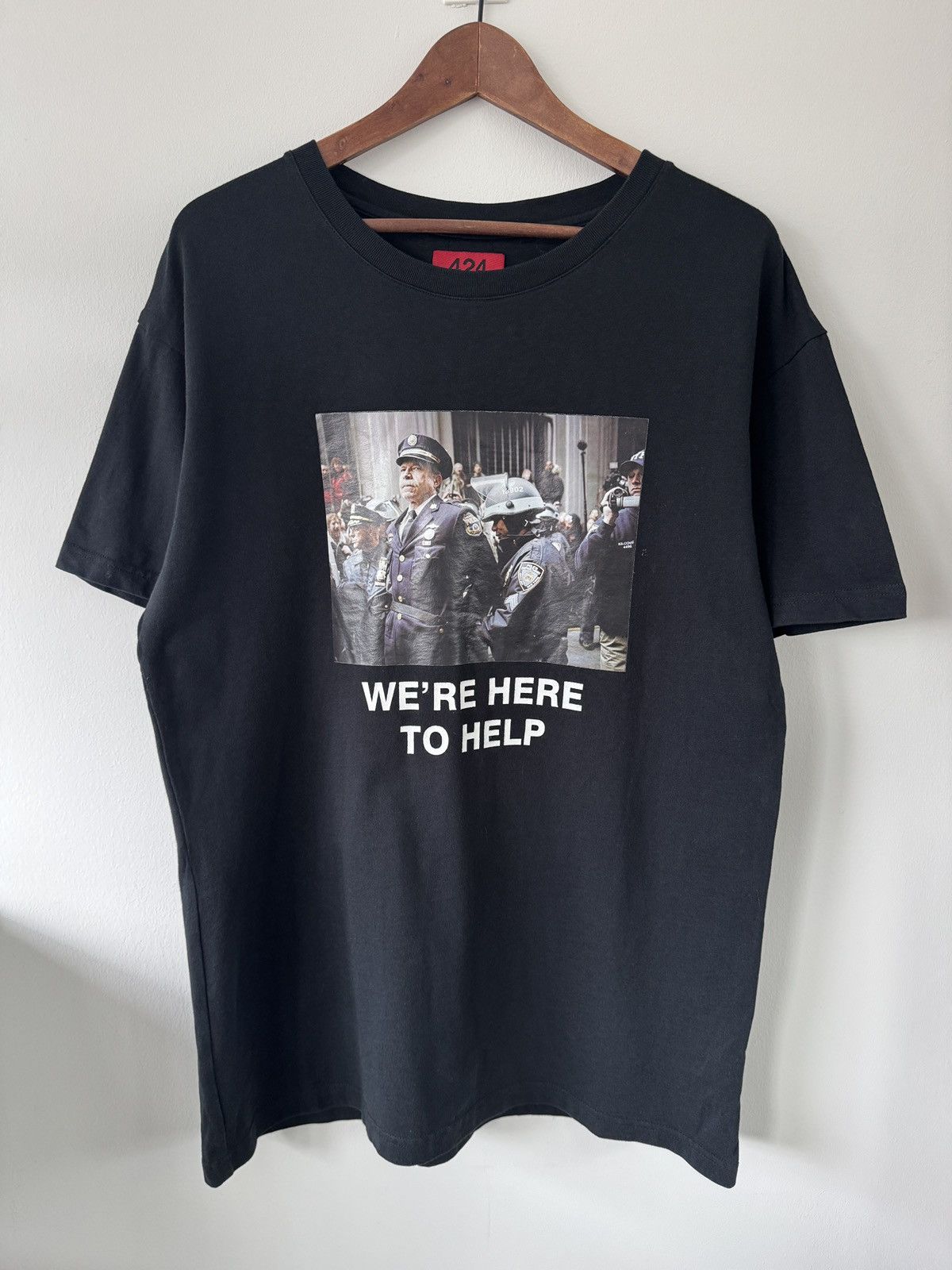 424 424 Were Here To Help Tee (2016) – Size L Size US L / EU 52-54 / 3 - 1 Thumbnail