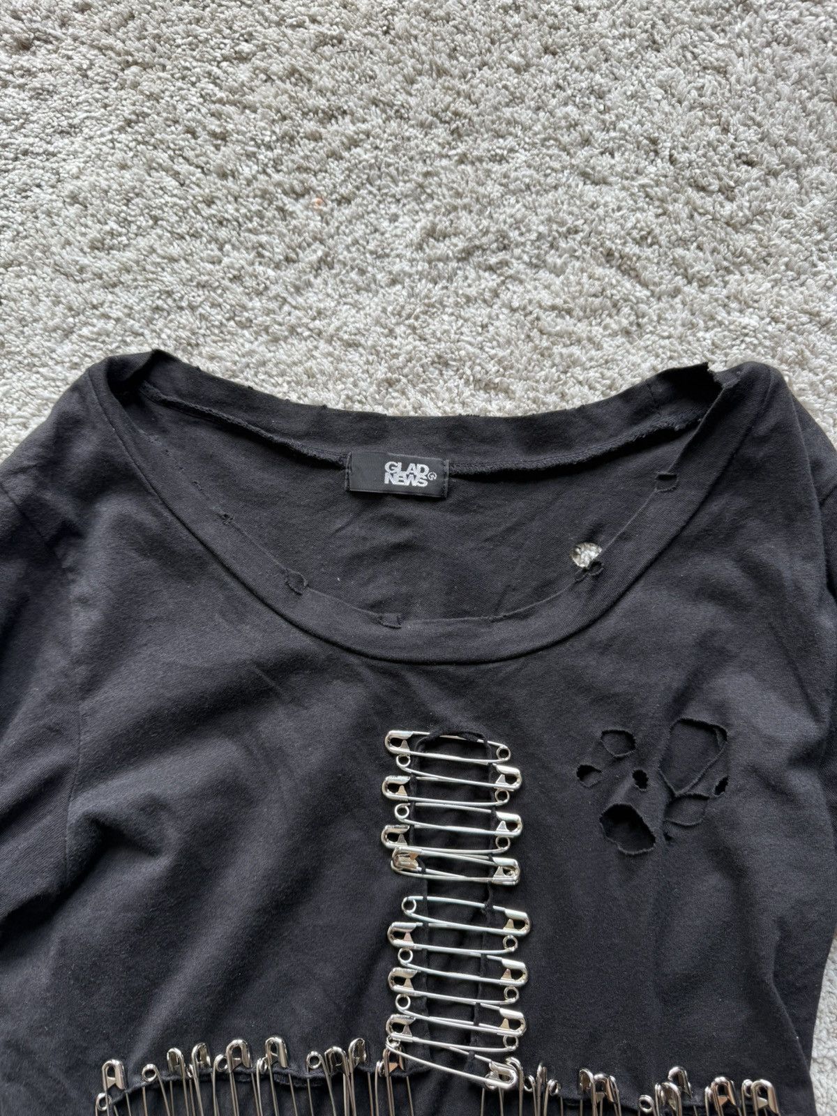 Vintage Glad News Y2K Safety Pin Cross Long Sleeve