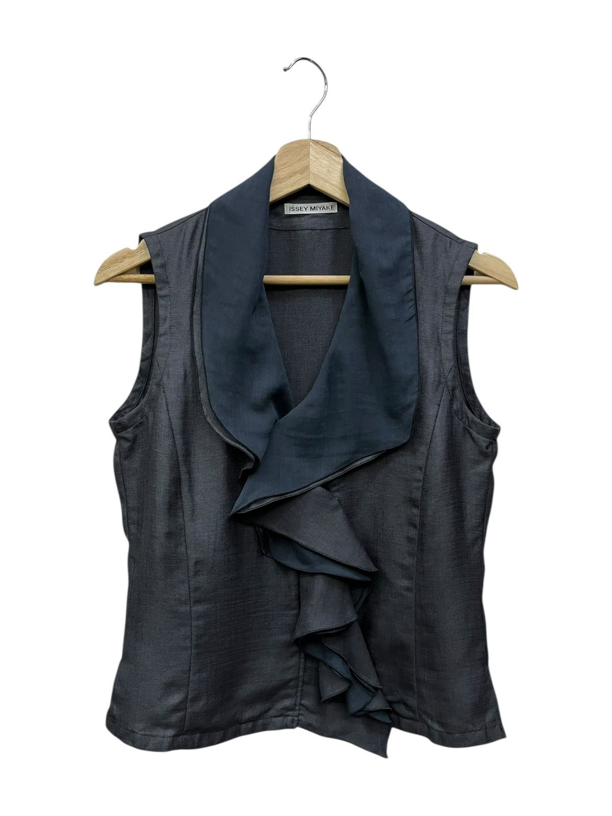 Issey Miyake 🔥ARCHIVE ISSEY MIYAKE RUFFLE VEST MADE IN JAPAN Size XS / US 0-2 / IT 36-38 - 1 Thumbnail