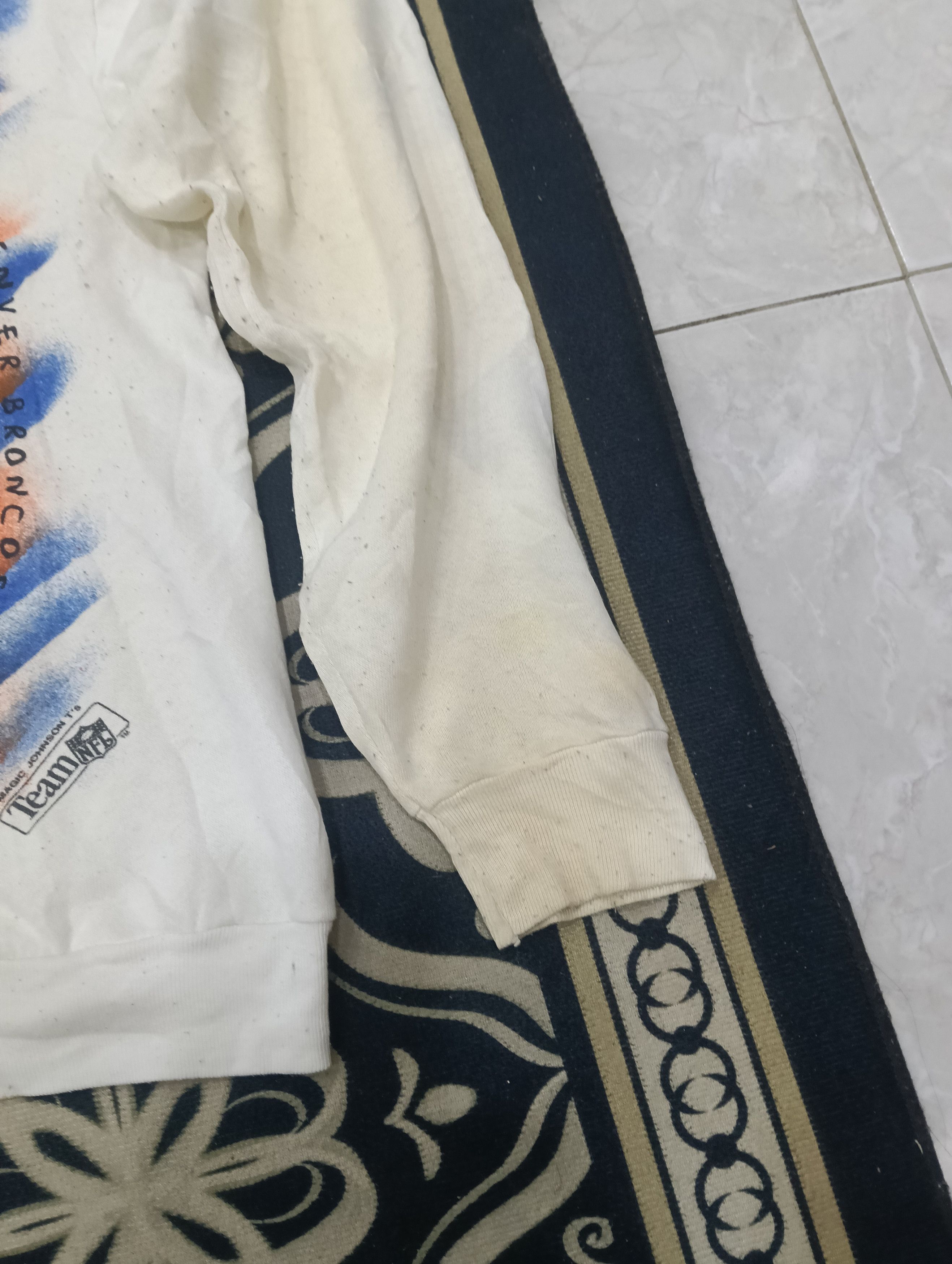 NFL Rare Denver Broncos Magic Johnson Graffiti Size US XL / EU 56 / 4 - 7 Thumbnail