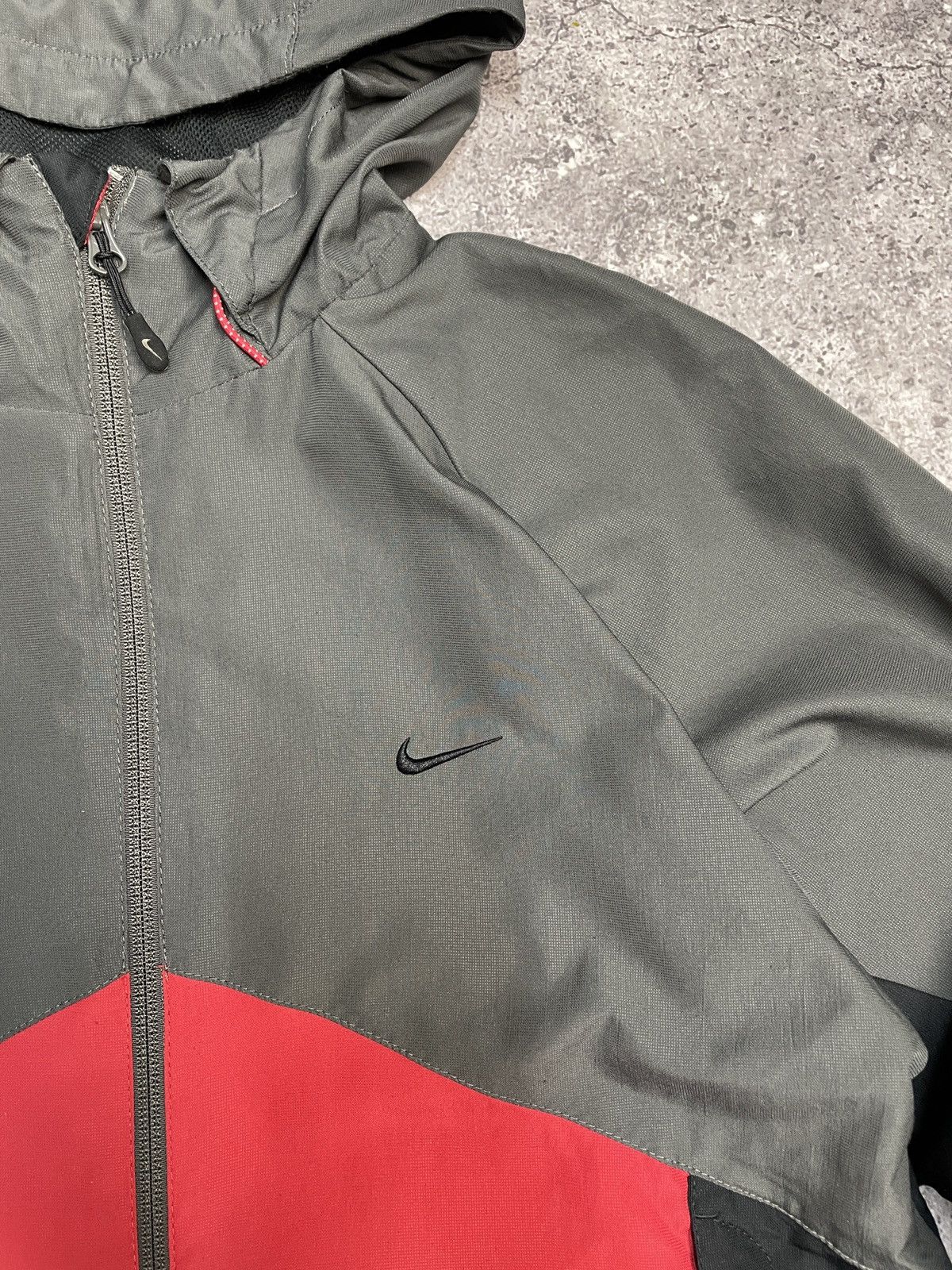 Vintage Vintage Nike Windbreaker Y2K Drill Nylon Multicolour Jacket Size US S / EU 44-46 / 1 - 7 Thumbnail