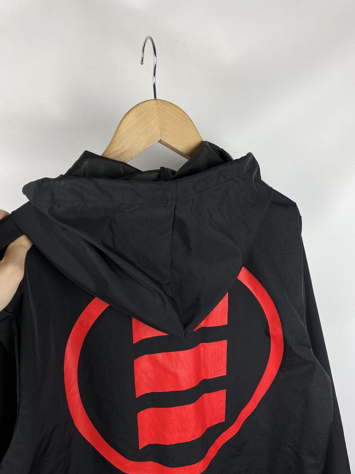 Independent Trading Co. Independent men’s hooded windbreaker jacket size M Size US M / EU 48-50 / 2 - 21 Thumbnail
