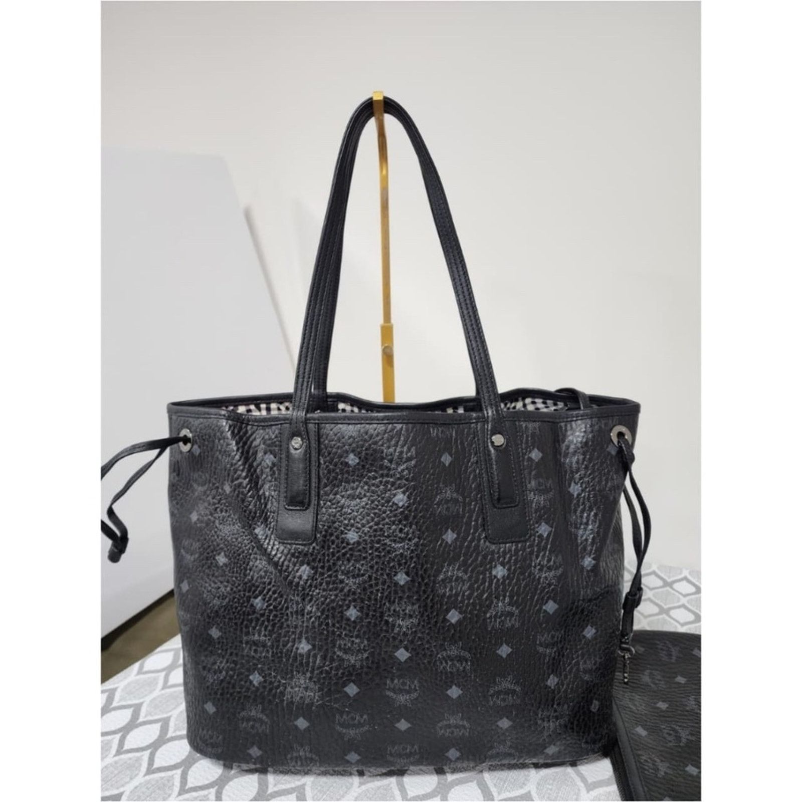 MCM MCM Visetos Medium Liz Reversible Shopper Tote/Pochete Black Size ONE SIZE - 4 Thumbnail