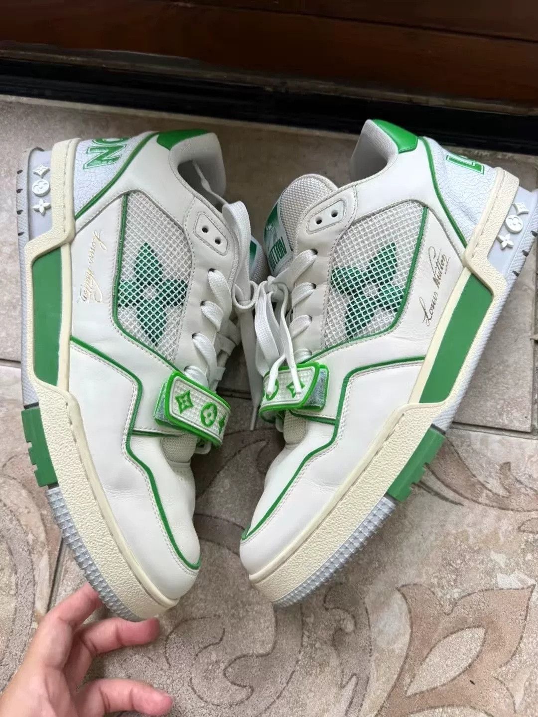 Louis Vuitton Louis Vuitton White Green Velcro Trainer Size US 9 / EU 42 - 1 Thumbnail