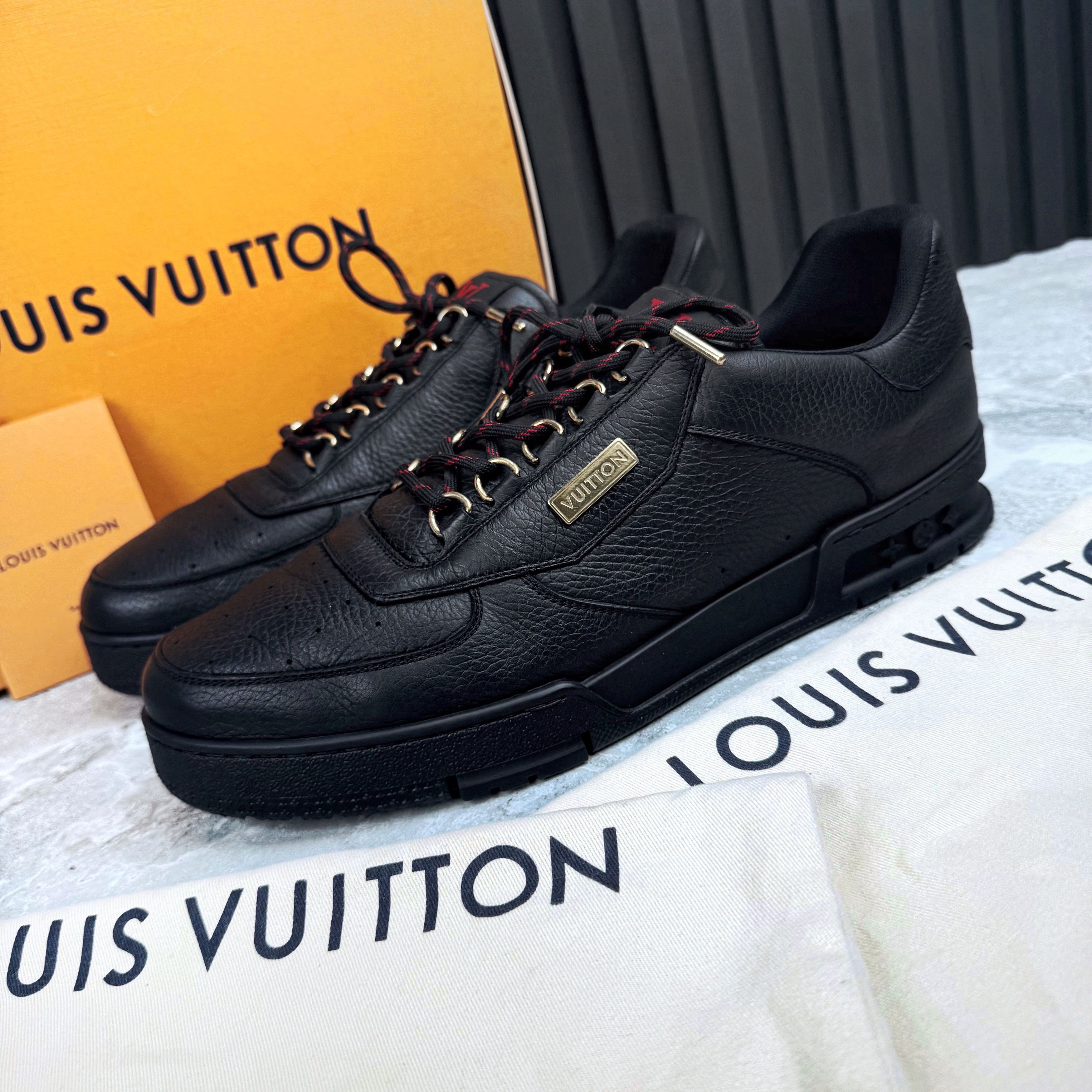Louis Vuitton Louis Vuitton Trainer Logo Sneaker Leather Size US 11.5 / EU 44-45 - 1 Thumbnail