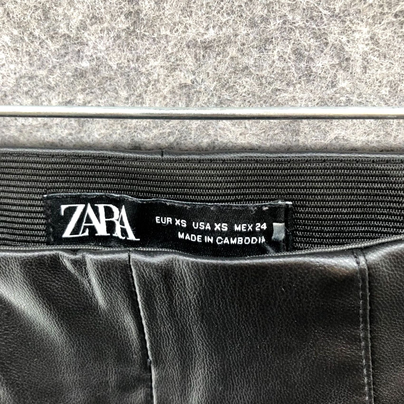 Zara Zara High Waisted Leather Pants Womens XS Black Pleated Front Skinny Legging Size 26" / US 2 / IT 38 - 6 Thumbnail