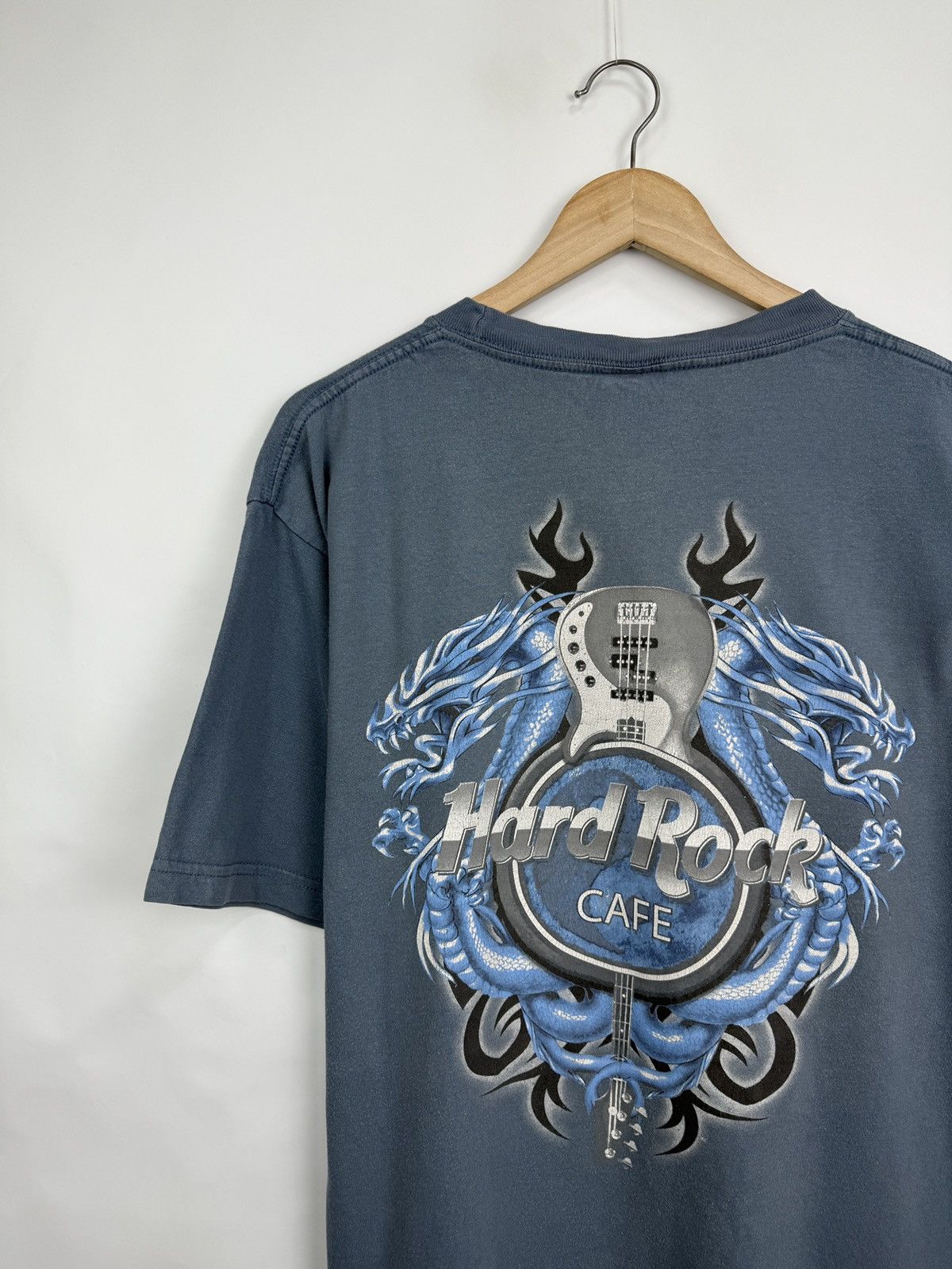 Hard Rock Cafe 🇪🇸 Vintage 90s Hard Rock Cafe Barcelona Spain T-Shirt Dragon Size US L / EU 52-54 / 3 - 4 Thumbnail