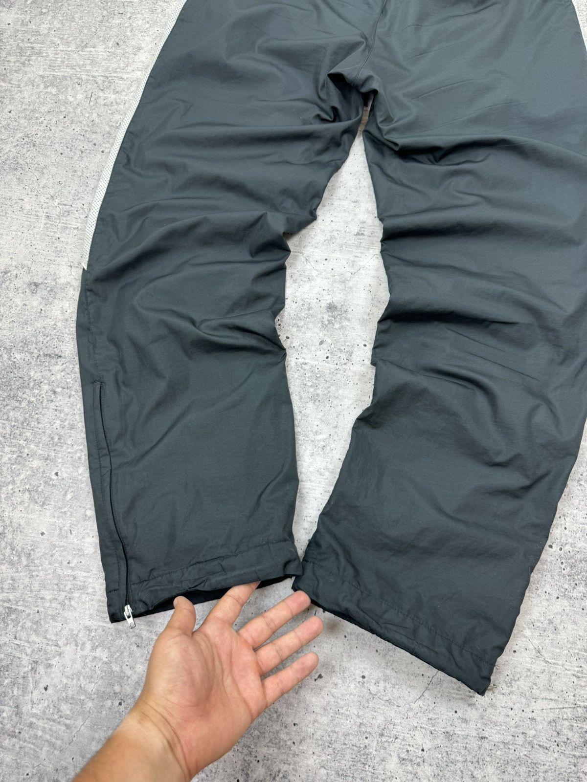 Nike Vintage Nike Swoosh Logo Nylon Drill Track Pants Joggers S Size US 30 / EU 46 - 21 Thumbnail