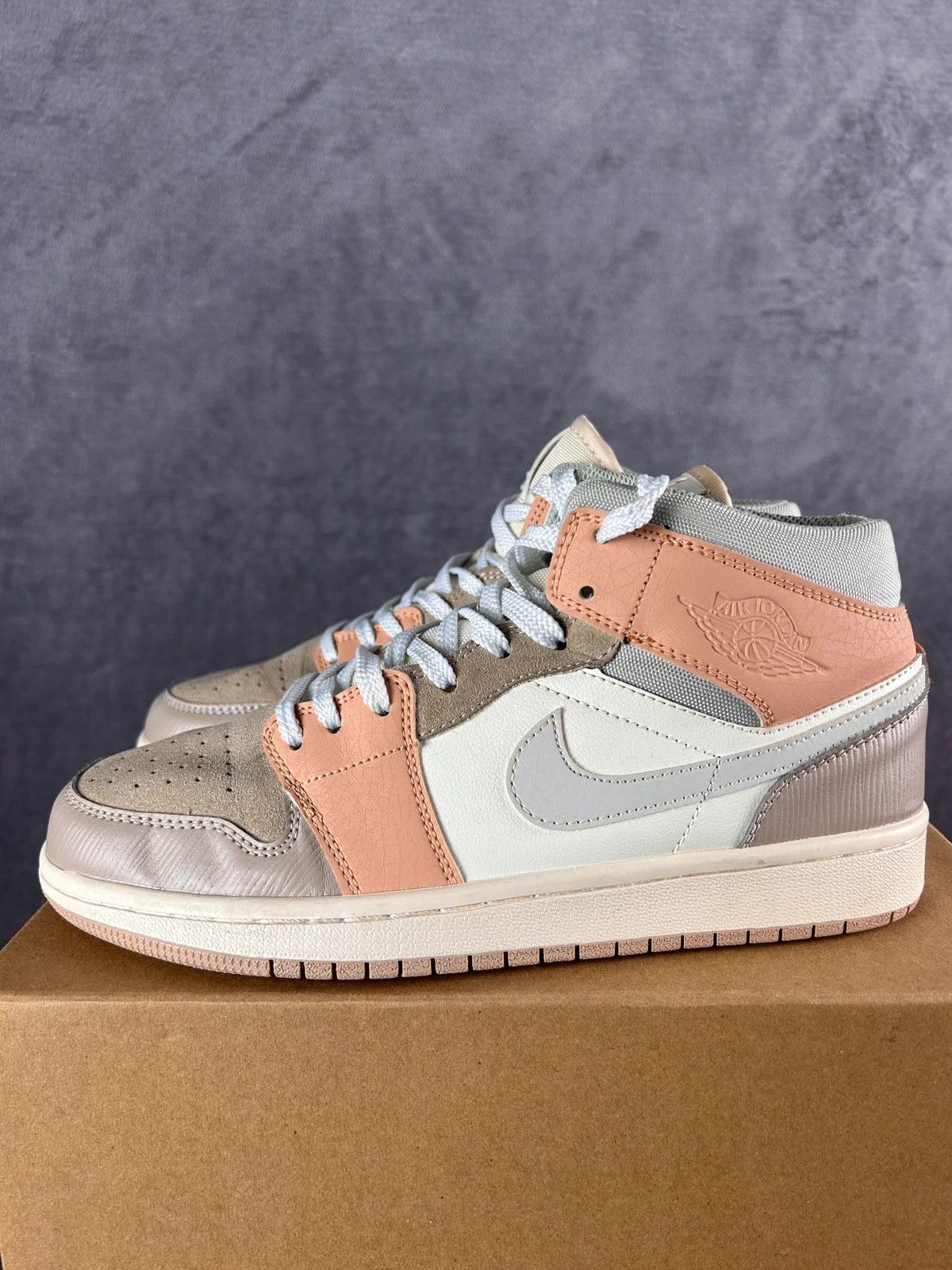 Jordan Brand Nike Air Jordan 1 Mid Mediolan swoosh jumpman Size US 8 / IT 38 - 2 Thumbnail