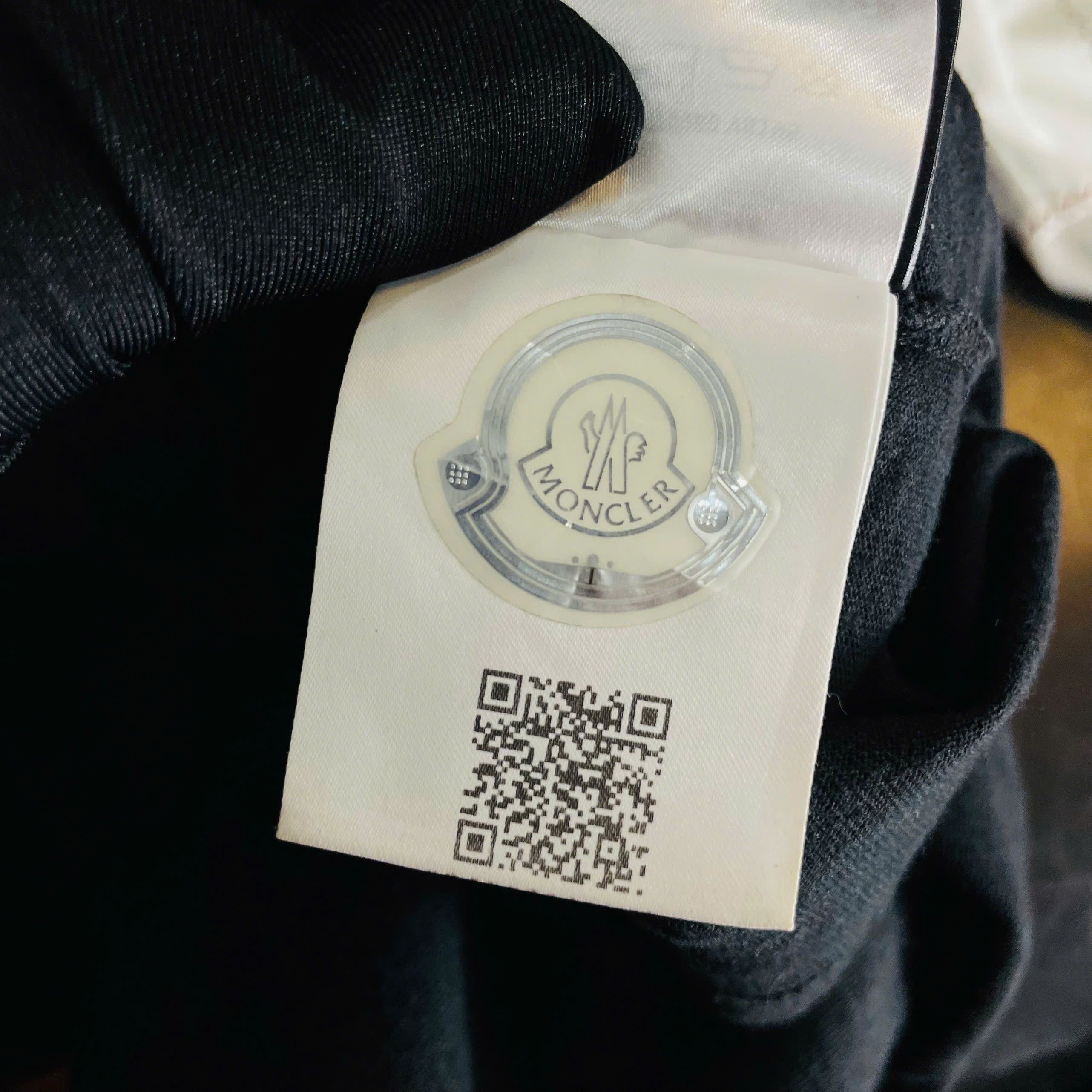 Moncler MONCLER T SHIRT Size US M / EU 48-50 / 2 - 10 Thumbnail