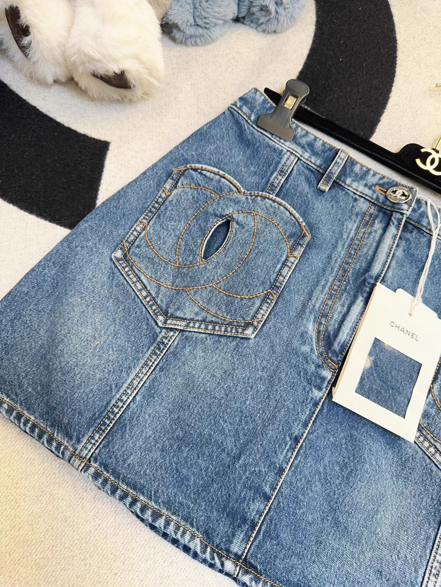 Chanel Chanel 24P Blue CC Denim Mini Skirt 38/40 NWT Size 28" / US 6 / IT 42 - 4 Thumbnail