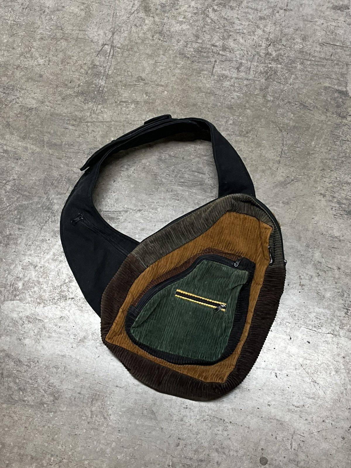 Vintage Vintage corduroy sling bag streetwear boho hippie hype rare Size ONE SIZE - 2 Thumbnail