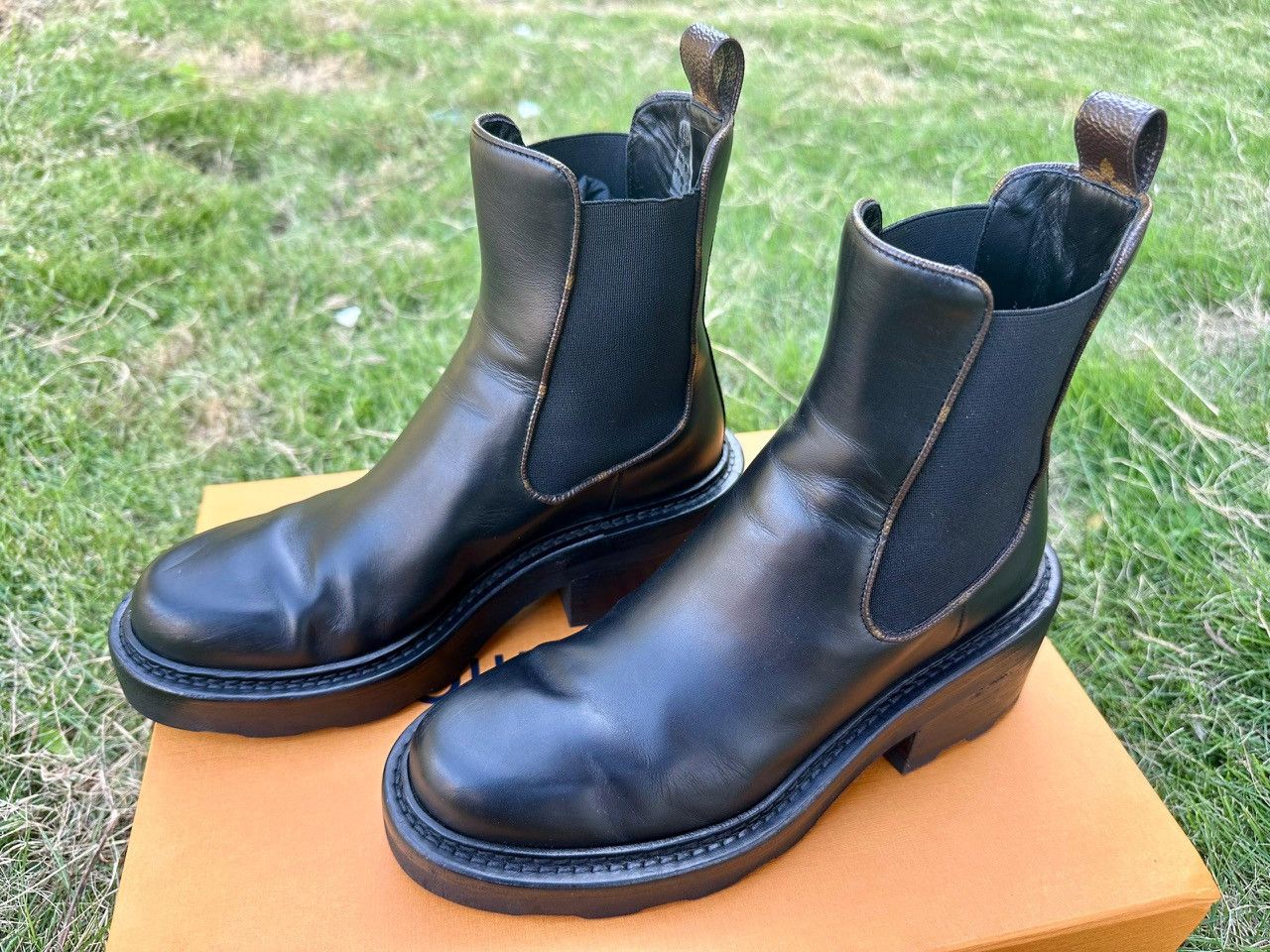 Louis Vuitton Authentic Louis Vuitton Beauborg Ankle Boot Size 36 Size US 5.5 / EU 38 - 2 Thumbnail