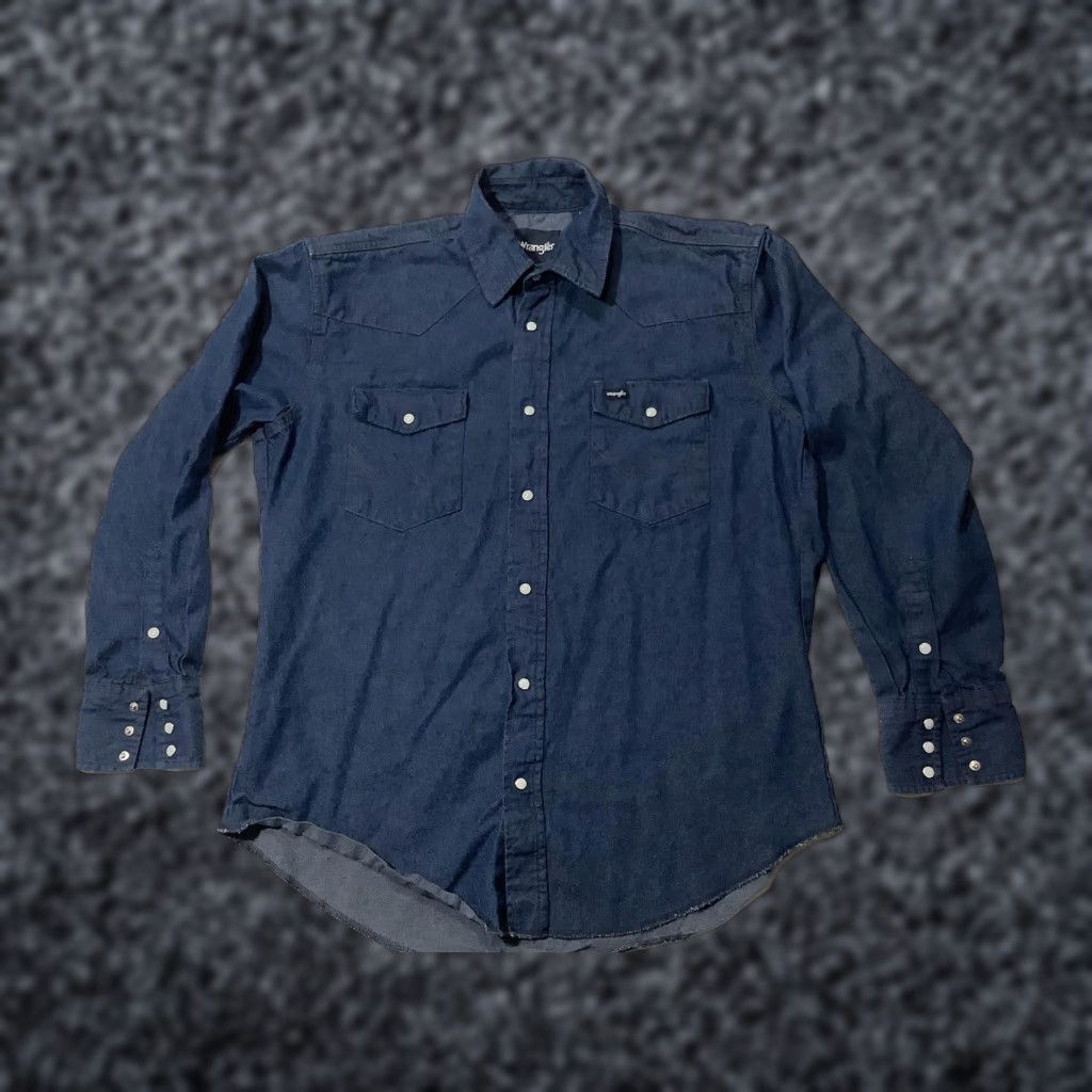 Wrangler VINTAGE Wrangler Shirt Mens Large Blue Denim Western Pearl Snap Long Sleeve Cowboy Mens Regular Blue Denim Pearl Snap Long Sleeve Western Cowboy Shirt Size US L / EU 52-54 / 3 - 1 Thumbnail