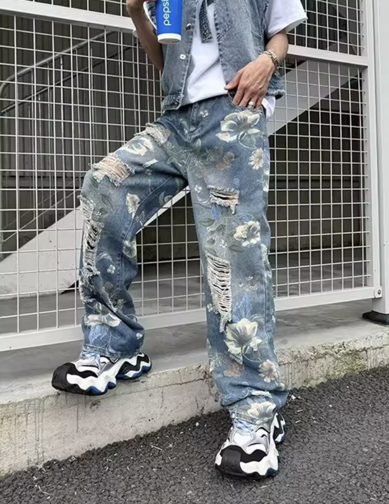Japanese Brand × Vintage Ropa Y2K Streetwear Flowers Print Ripped Baggy Jeans Pants Size US 35 - 6 Thumbnail