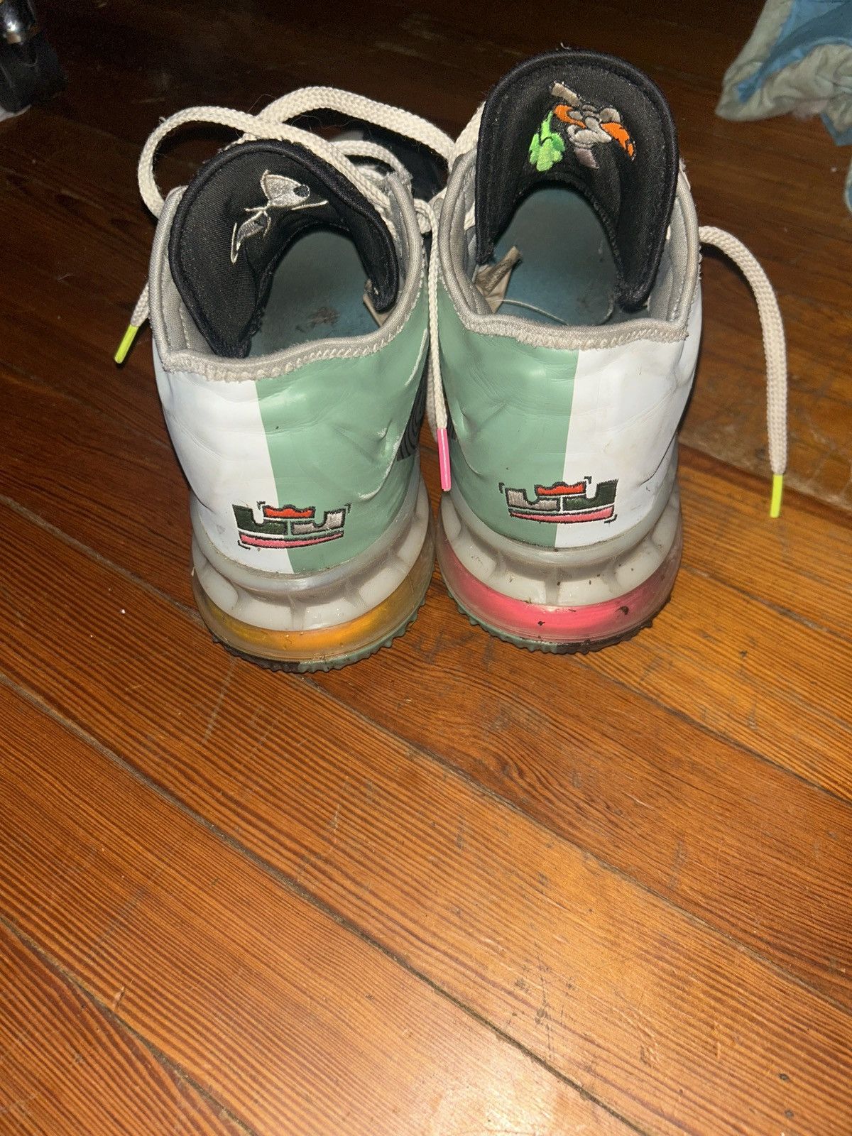 Other Nike LeBron 18 Low 'Bugs vs Marvin' LightSmokeGrey/Green Size US 12.5 / EU 45-46 - 7 Thumbnail