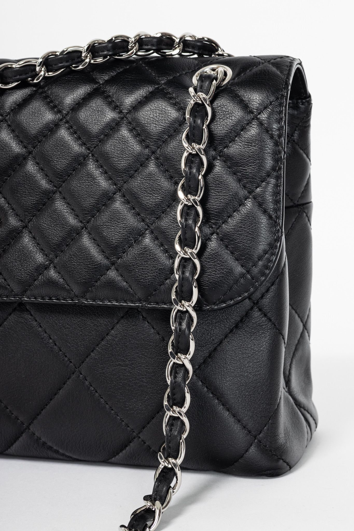 Chanel Chanel 12C In the Business Flap Leather Quilted Shoulder Bag Size ONE SIZE - 7 Thumbnail