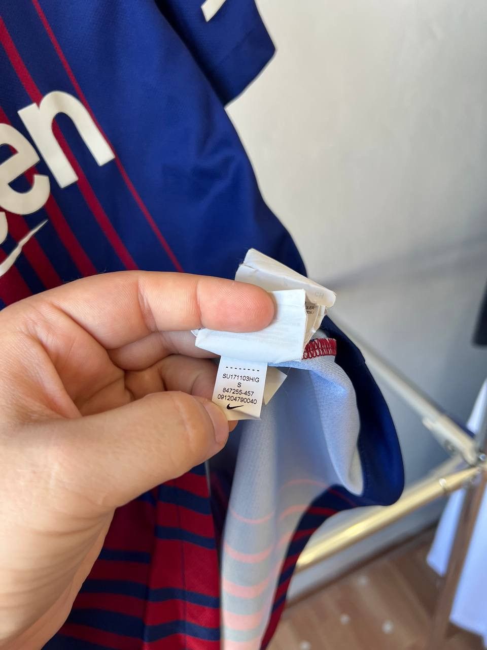Nike 2017/18 BARCELONA FC #15 PAULINHO HOME SOCCER JERSEY SHIRT S Size US S / EU 44-46 / 1 - 9 Thumbnail