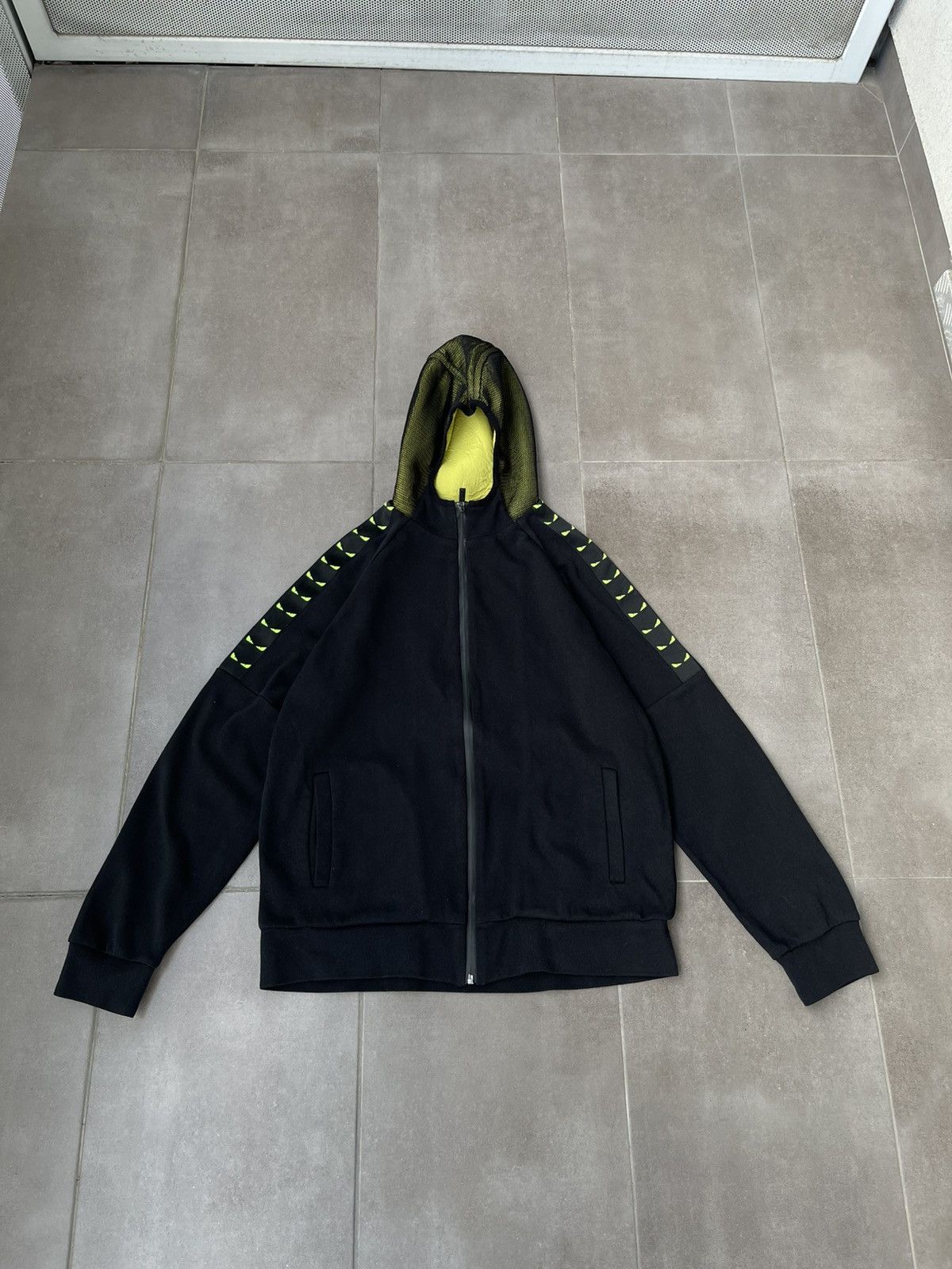Alexander McQueen 😍1998 Alexander McQueen Rock Embroidered Logo Sweatshirt Size US M / EU 48-50 / 2 - 1 Thumbnail