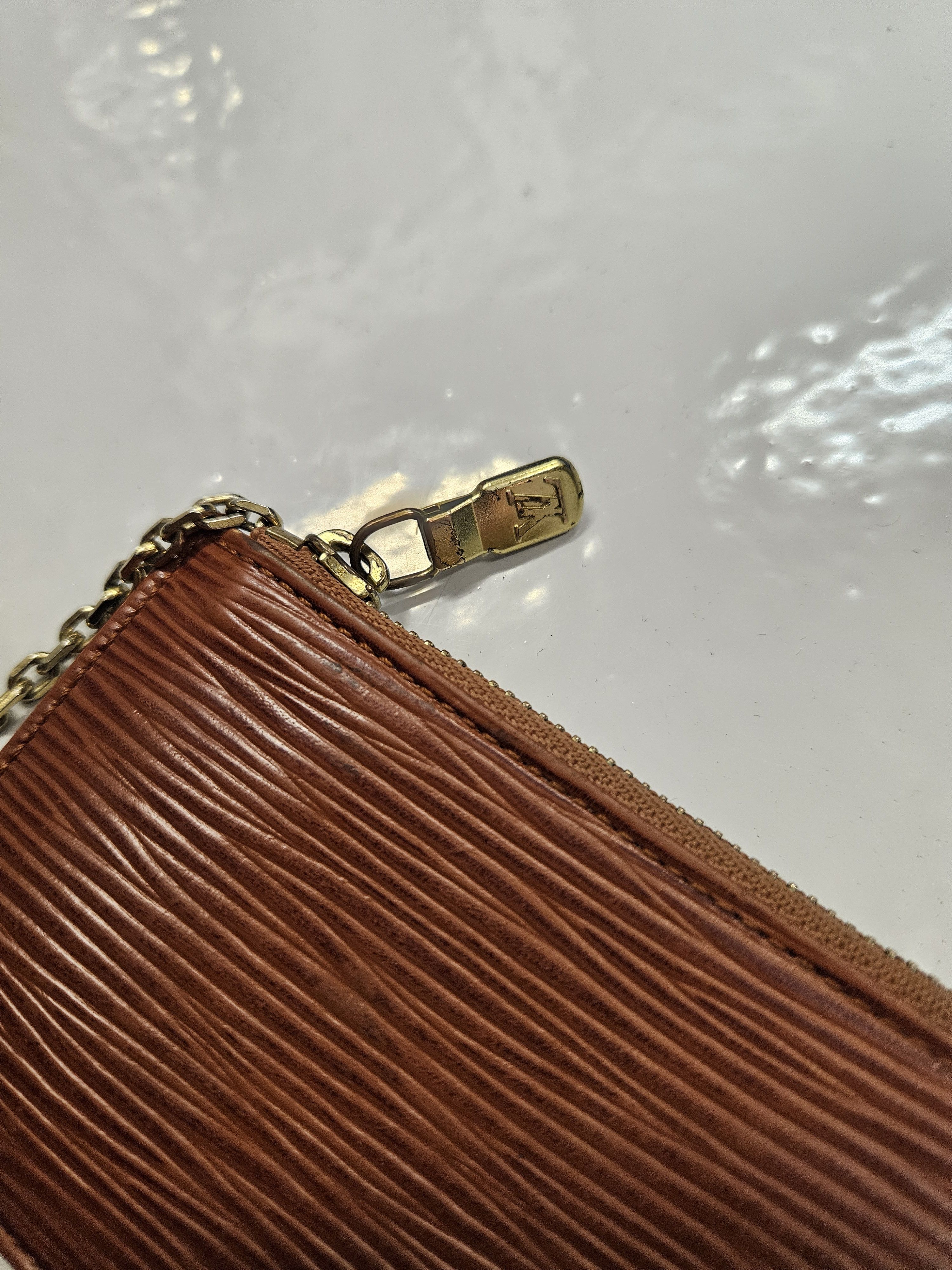 Louis Vuitton Vintage Louis Vuitton epi leather pochette cle Size ONE SIZE - 13 Thumbnail