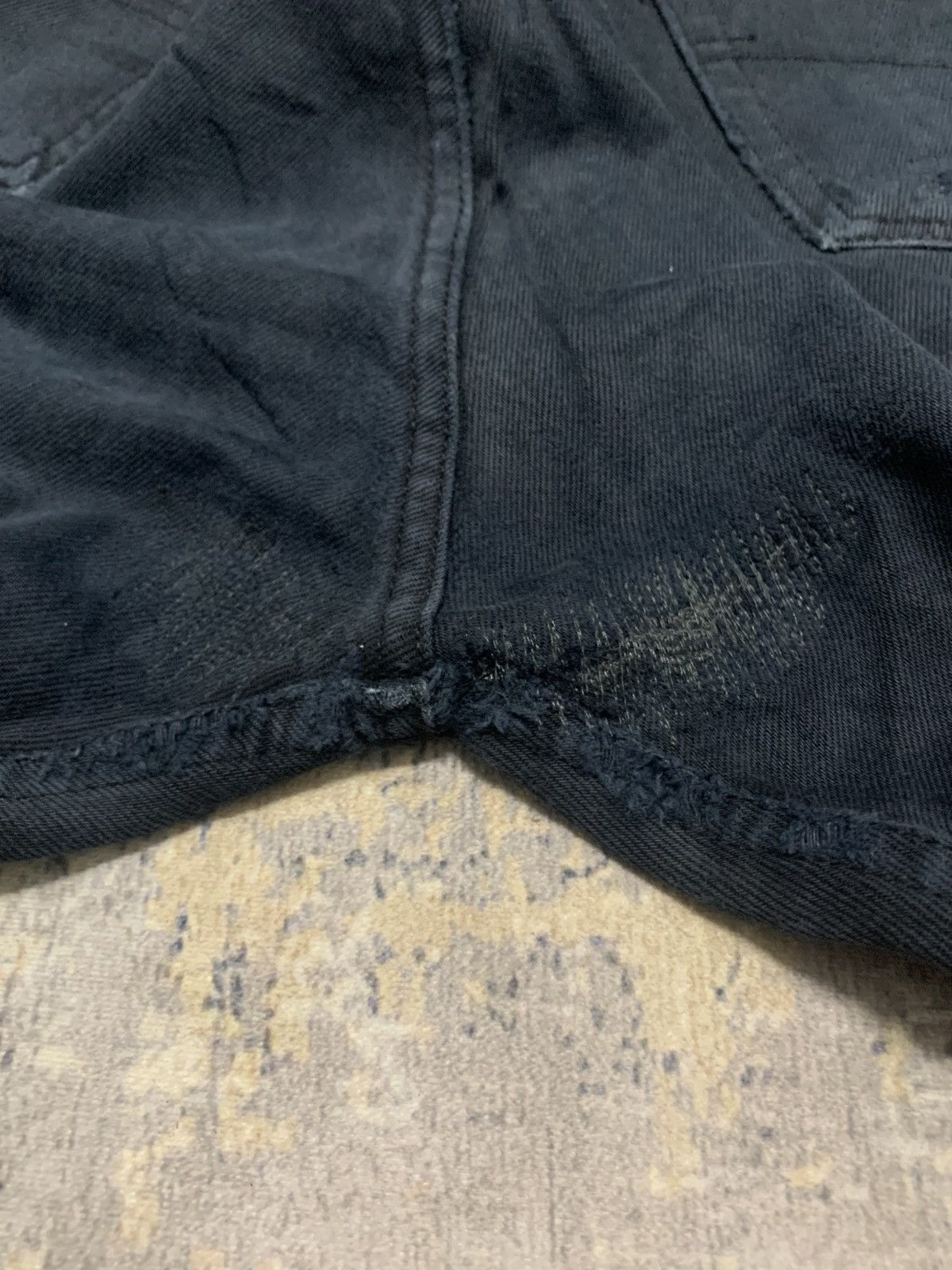 Levi's VINTAGE LEVI'S 501 FADED RIPPED JEAN BLACK WASH Size US 33 - 9 Thumbnail