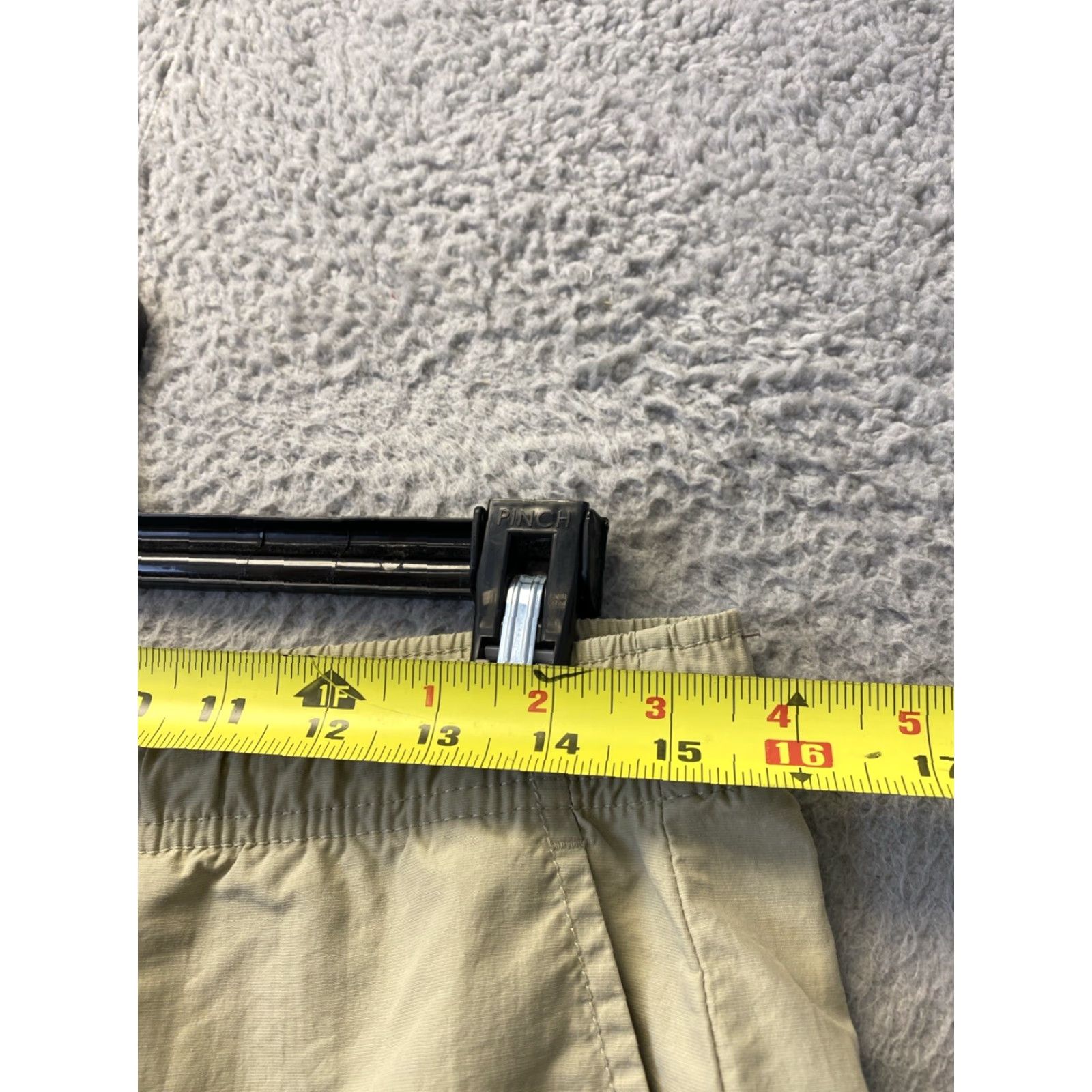 Gap GAP Men's Flat Front Shorts Nylon Khaki Size M /129-30 Size US 31 - 3 Thumbnail