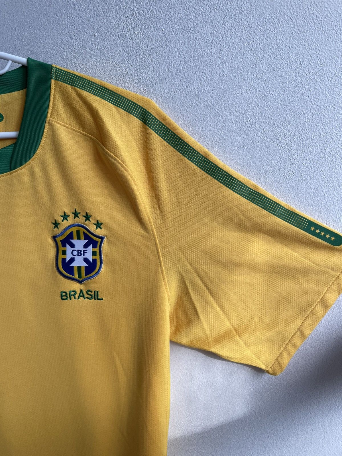 Nike Brasil 2010 2011 Home Football Shirt Soccer Jersey Nike Size US M / EU 48-50 / 2 - 4 Thumbnail