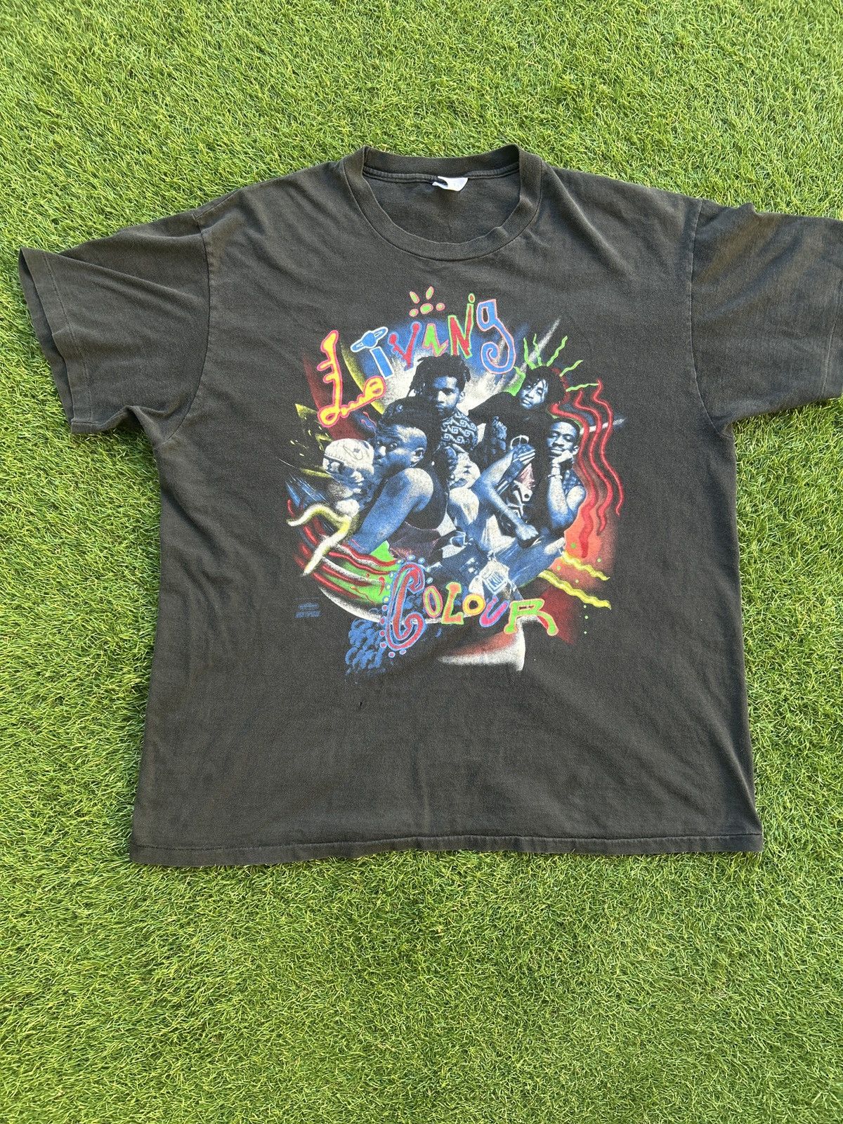 Band Tees Vintage 90’s Living Colour T-Shirt Size US XL / EU 56 / 4 - 1 Thumbnail