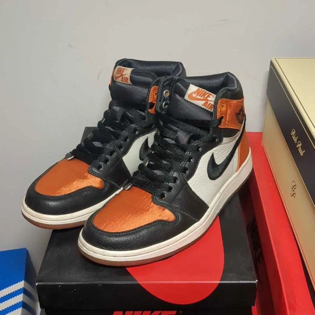 Jordan Brand Air Jordan 1 High Satin Shattered AV3725010 Size 7 Size US 7 / IT 37 - 1 Thumbnail