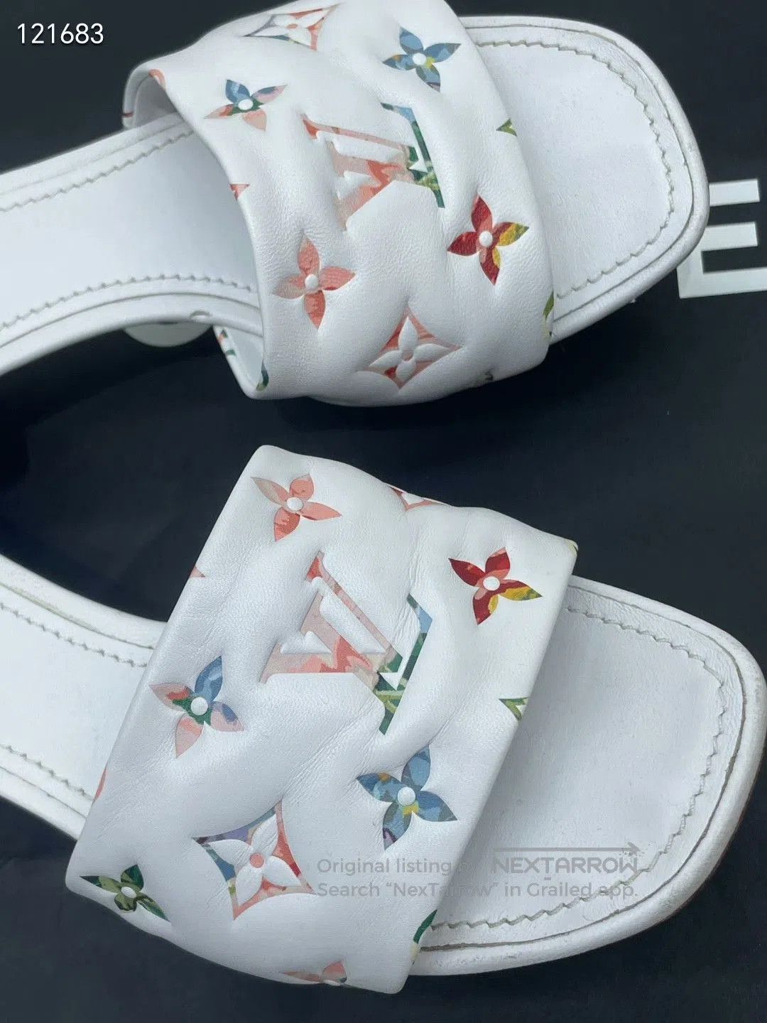 Louis Vuitton LV Monogram Slippers. Size US 5 / IT 35 - 6 Thumbnail