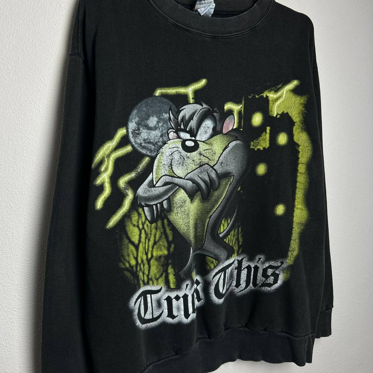 Warner Bros Vintage Looney Tunes Taz 1997 Warner Bros cartoon sweatshirt Size US XS / EU 42 / 0 - 2 Thumbnail