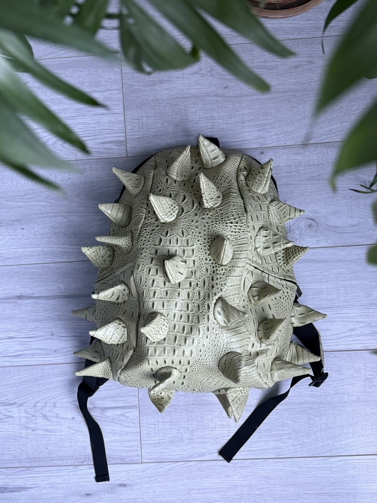Hypebeast Mad Pax dragon spike backpack Size 34 - 1 Thumbnail