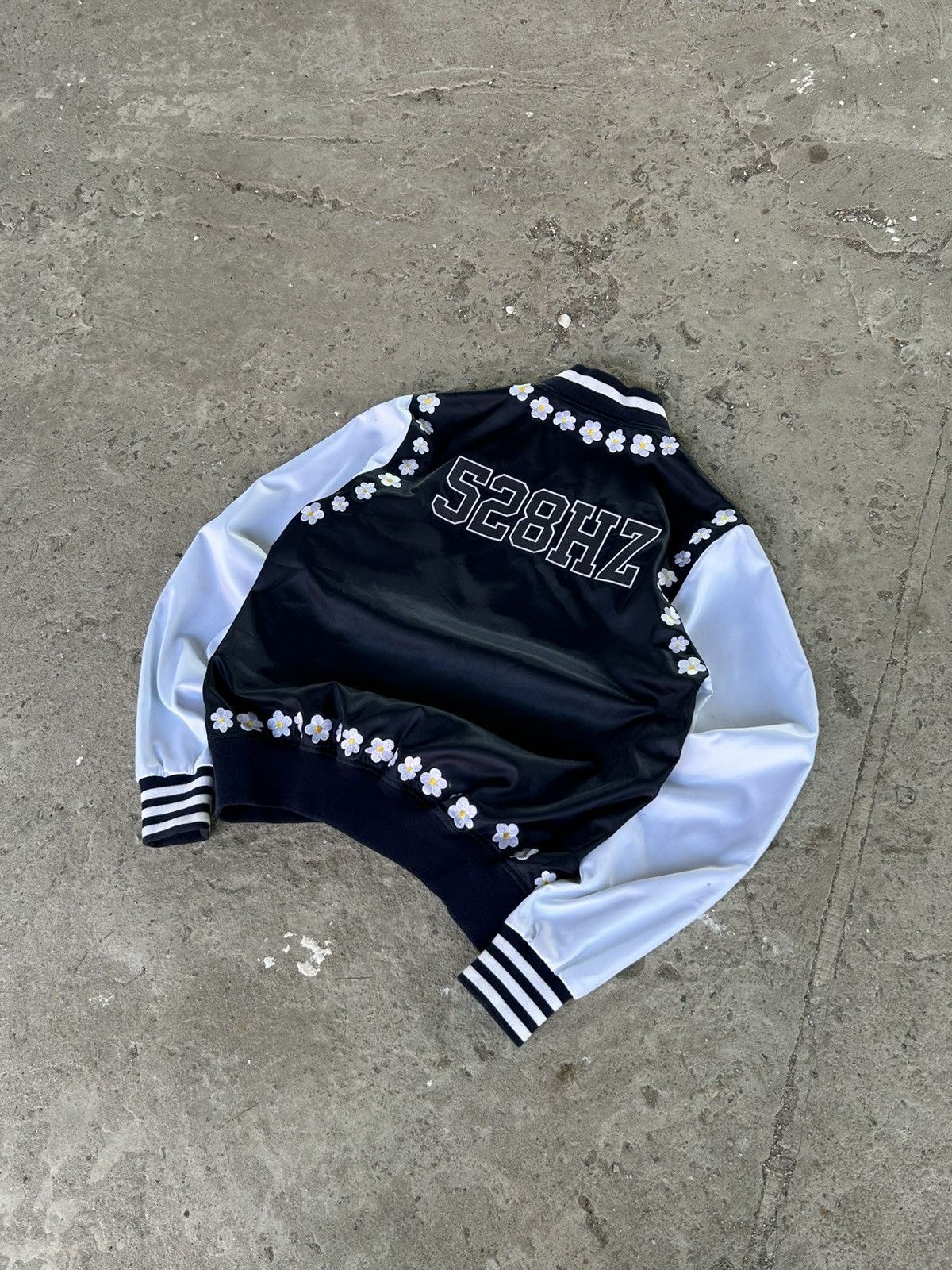 Human Made Adidas x Pharrell Williams Flowers 528Hz Buttom Track Jacket Size US M / EU 48-50 / 2 - 9 Thumbnail