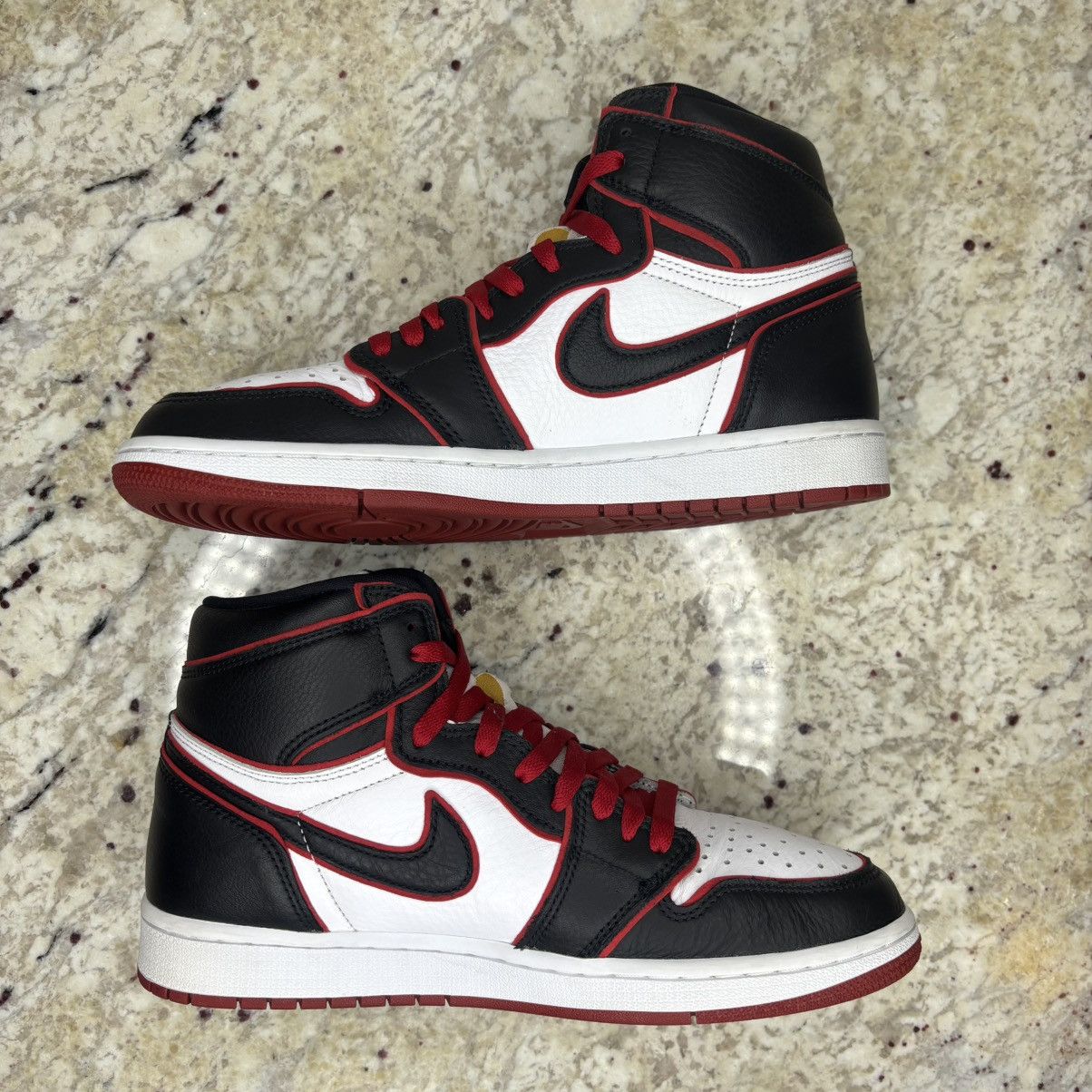 Jordan Brand Size 9.5 - Jordan 1 High OG Bloodline 2019 Light Wear W/Box Size US 9.5 / EU 42-43 - 3 Thumbnail