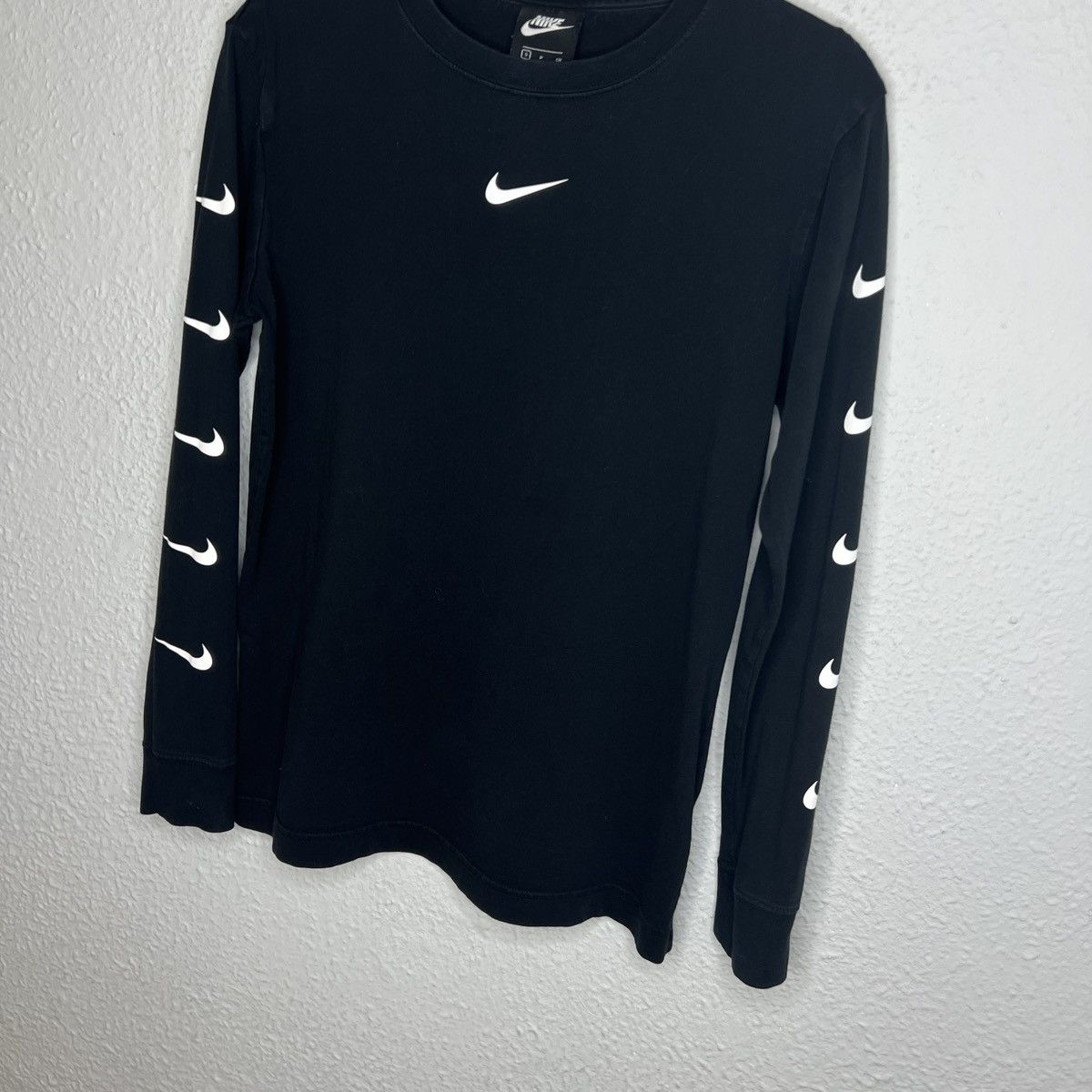 Nike Nike Longsleeve Tshirt Sweatshirt Black Swoosh Logo Size US S / EU 44-46 / 1 - 2 Thumbnail
