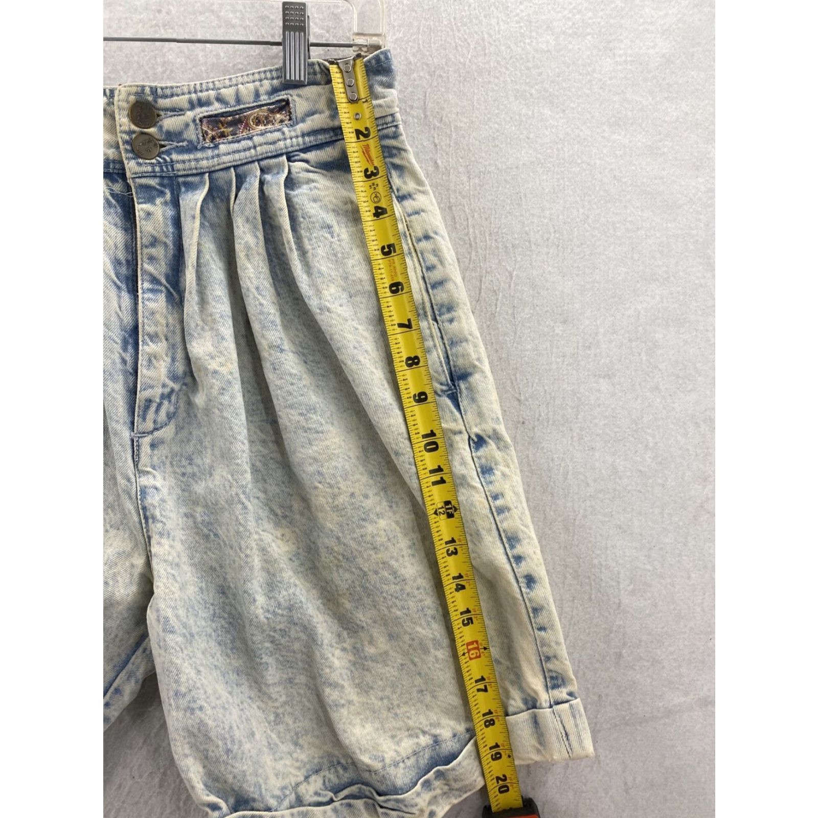 Vintage Womens High Rise Shorts Acid Wash Pleated Cuffed Vintage 90s Style Size 32" / US 10 / IT 46 - 6 Thumbnail