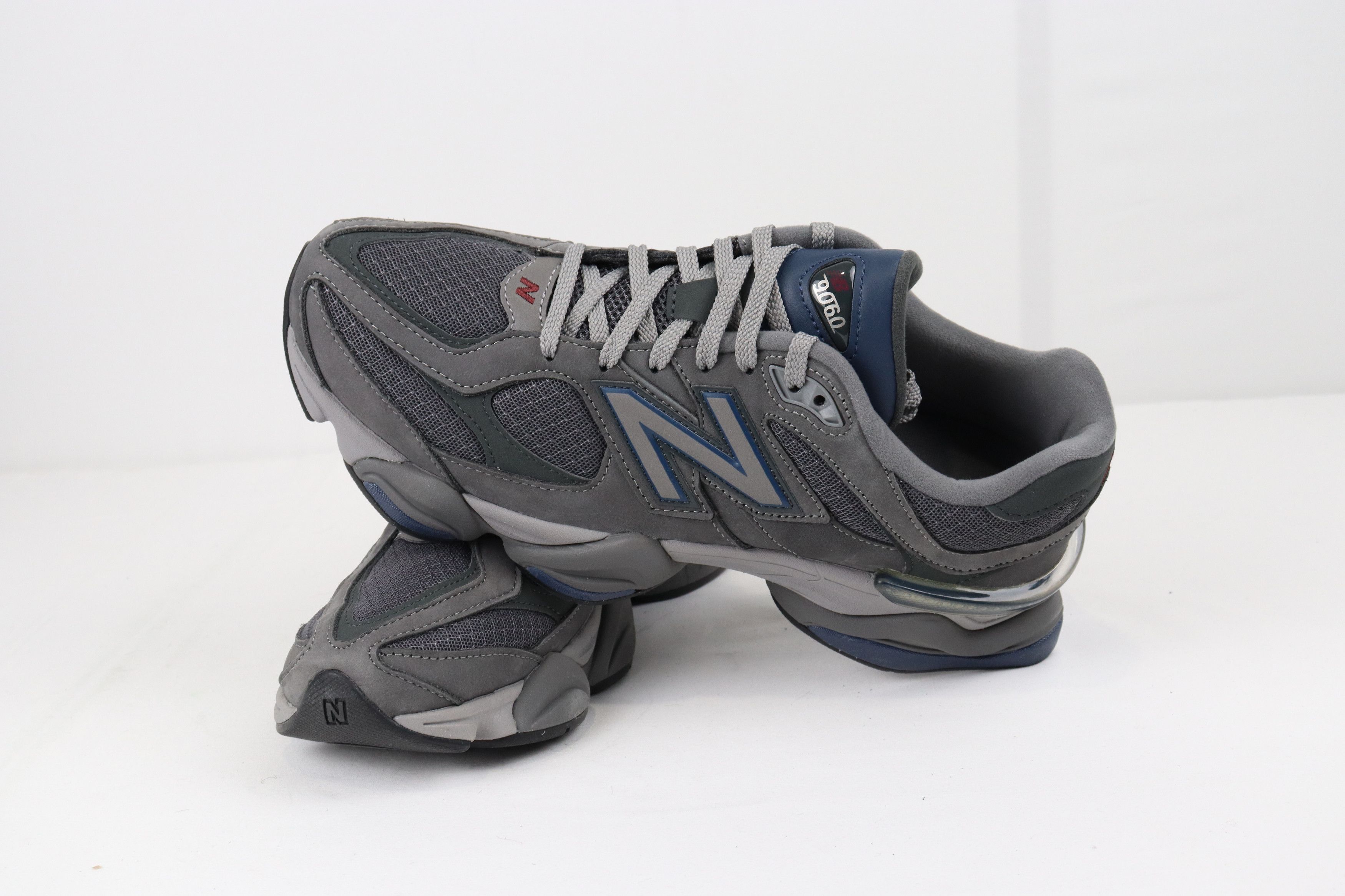o1rshd 9060 Trainers in Grey Multicolor