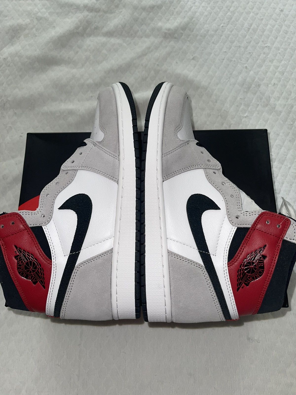 Jordan Brand DS Air Jordan 1 Retro High OG Light Smoke Grey with red lace Size US 10 / EU 43 - 3 Thumbnail